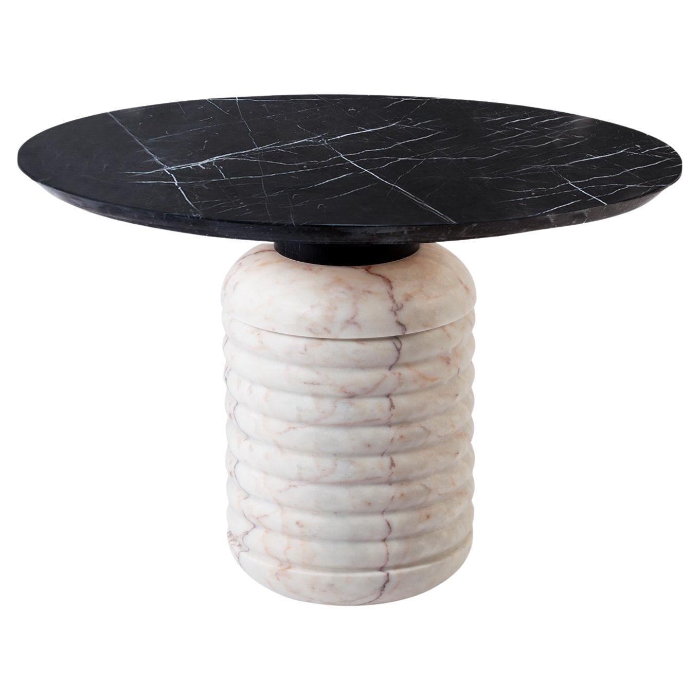 Table de repas Jean 150cmØ Base en marbre Estremoz blanc et plateau en marbre Nero Marquina en vente