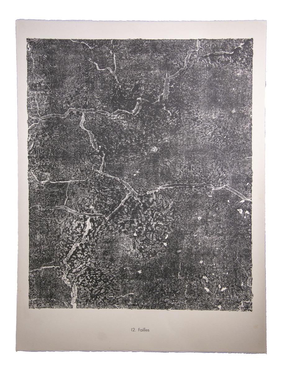 Failles est une lithographie originale en noir et blanc réalisée par le fondateur français de l'art brut, Jean Dubuffet

Très bon état.  Dimensions de l'image : 52 x 41,5 cm.

L'œuvre d'art représente une composition abstraite à travers des traits