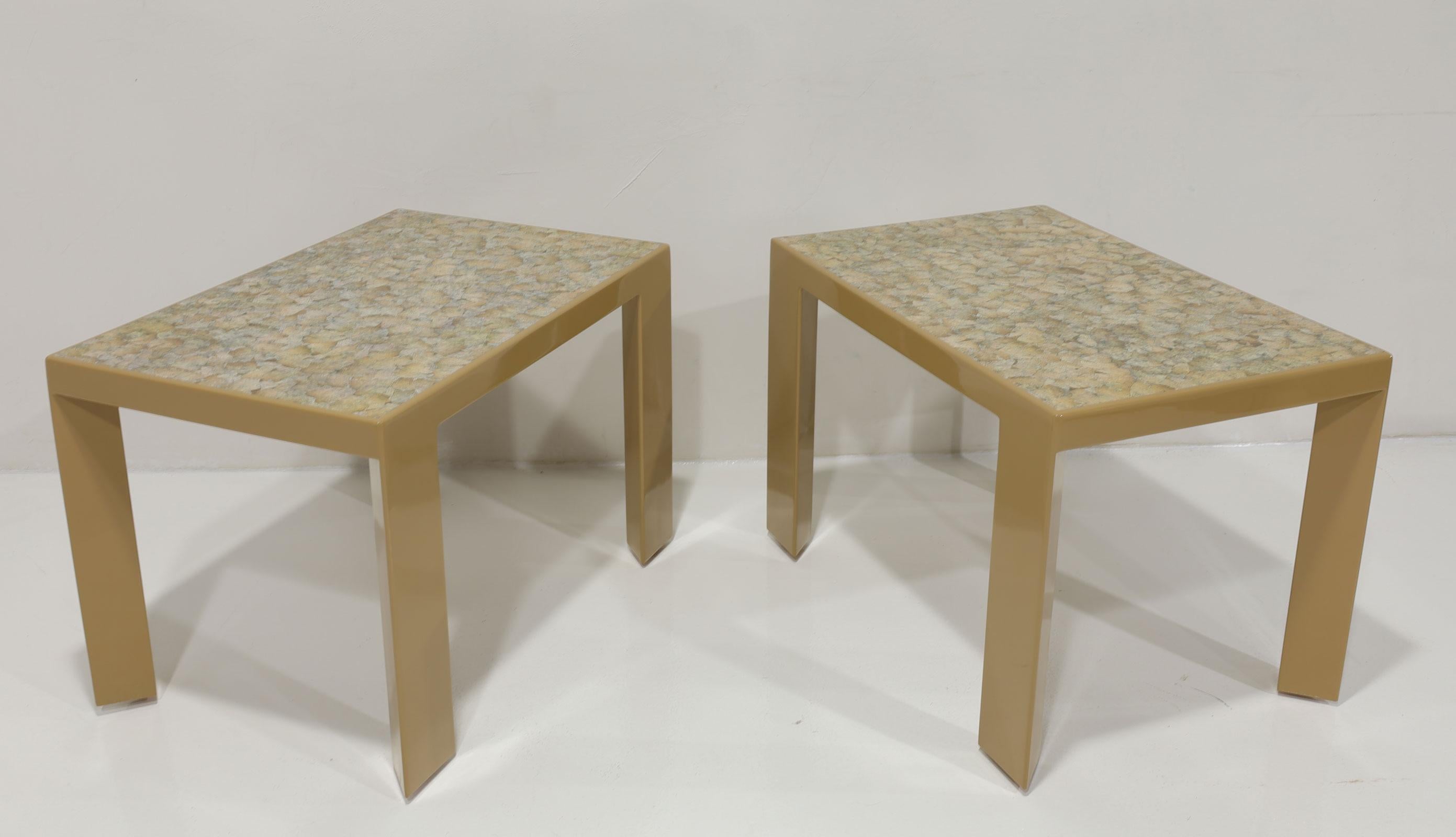 Beistelltisch aus Eierschalenlack im Stil von Jean Dunand, Paar verfügbar (Art déco)