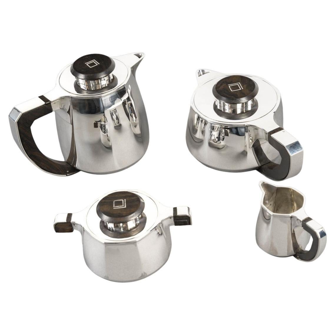 What are the pieces in a silver tea set?