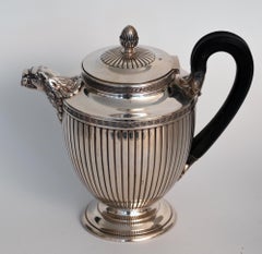 Jean E. Puiforcat Set senza tempo in argento per tè e caffè in forma neoclassica