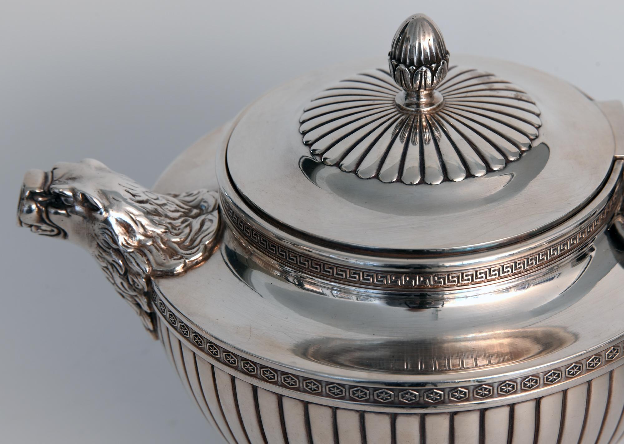 Zeitloses Silber-Set für Tee und Kaffee von Jean E. Puiforcat in neoklassizistischer Form (20. Jahrhundert) im Angebot