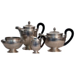 Ensemble intemporel en argent Jean E. Puiforcat pour le thé et le café de forme néoclassique