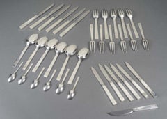 Jean-Élysée Puiforcat (1897-1945) - Service en argent massif "Antibes", 36 pièces