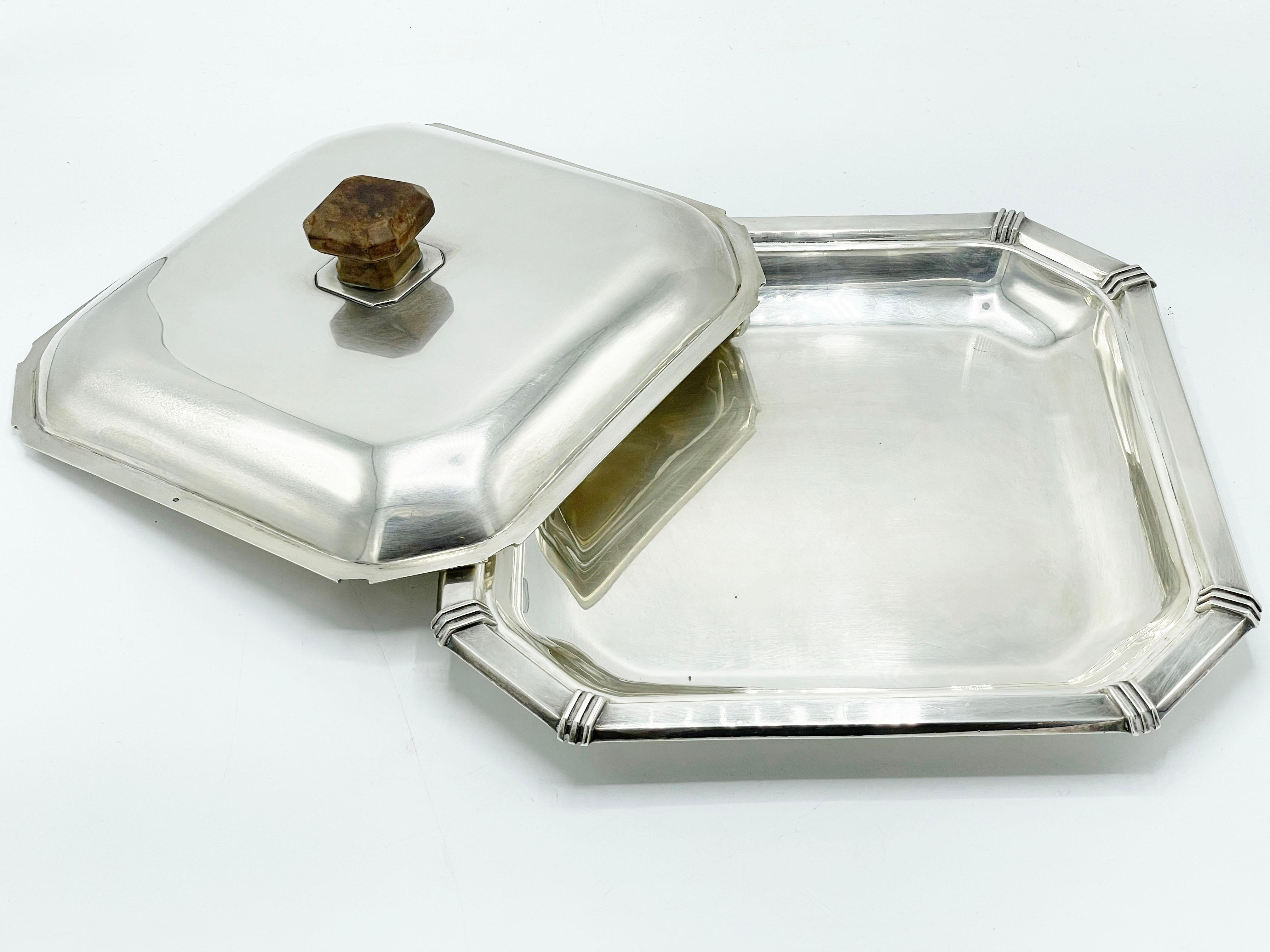 Jean-Émile PUIFORCAT (1897-1945) Plato y tapa de plata Art Déco para entrantes en venta 2