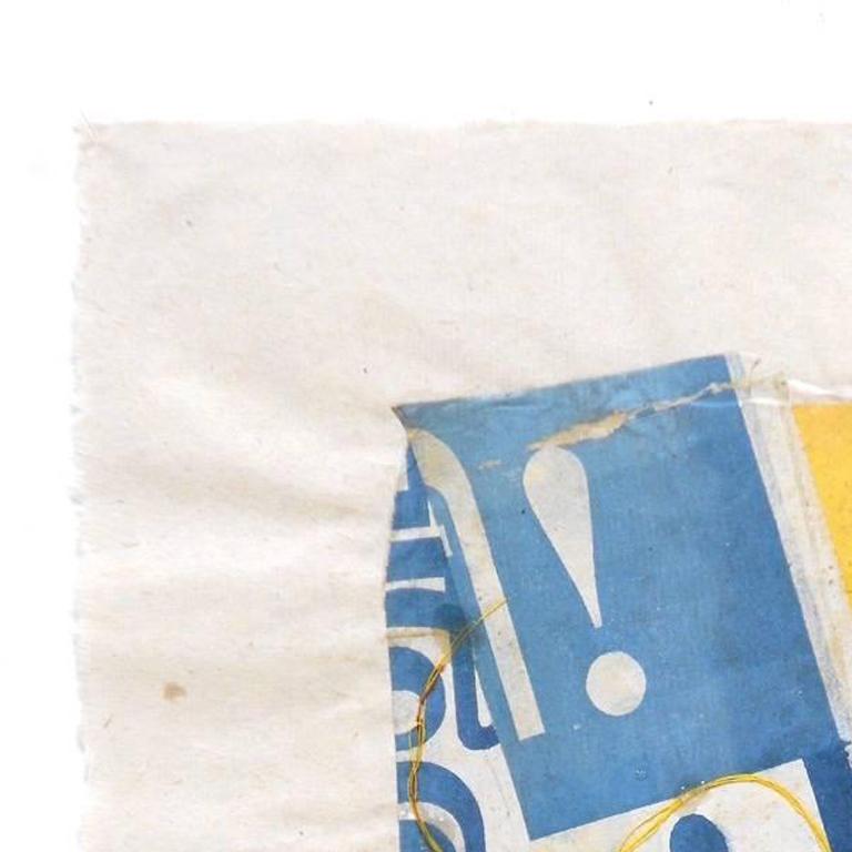 „In Indien!“ Abstrakt-expressionistisches handgefertigtes Papier mit bunter Collage in Blau und Gelb im Angebot 1