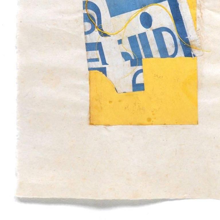 „In Indien!“ Abstrakt-expressionistisches handgefertigtes Papier mit bunter Collage in Blau und Gelb im Angebot 2