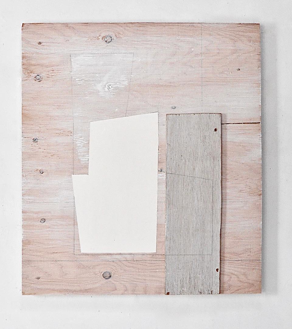 Abstraktes geometrisches Wandteppich „Once Again“ aus Holz/Pain in Grau, Weiß, Neutral – Mixed Media Art von Jean Feinberg
