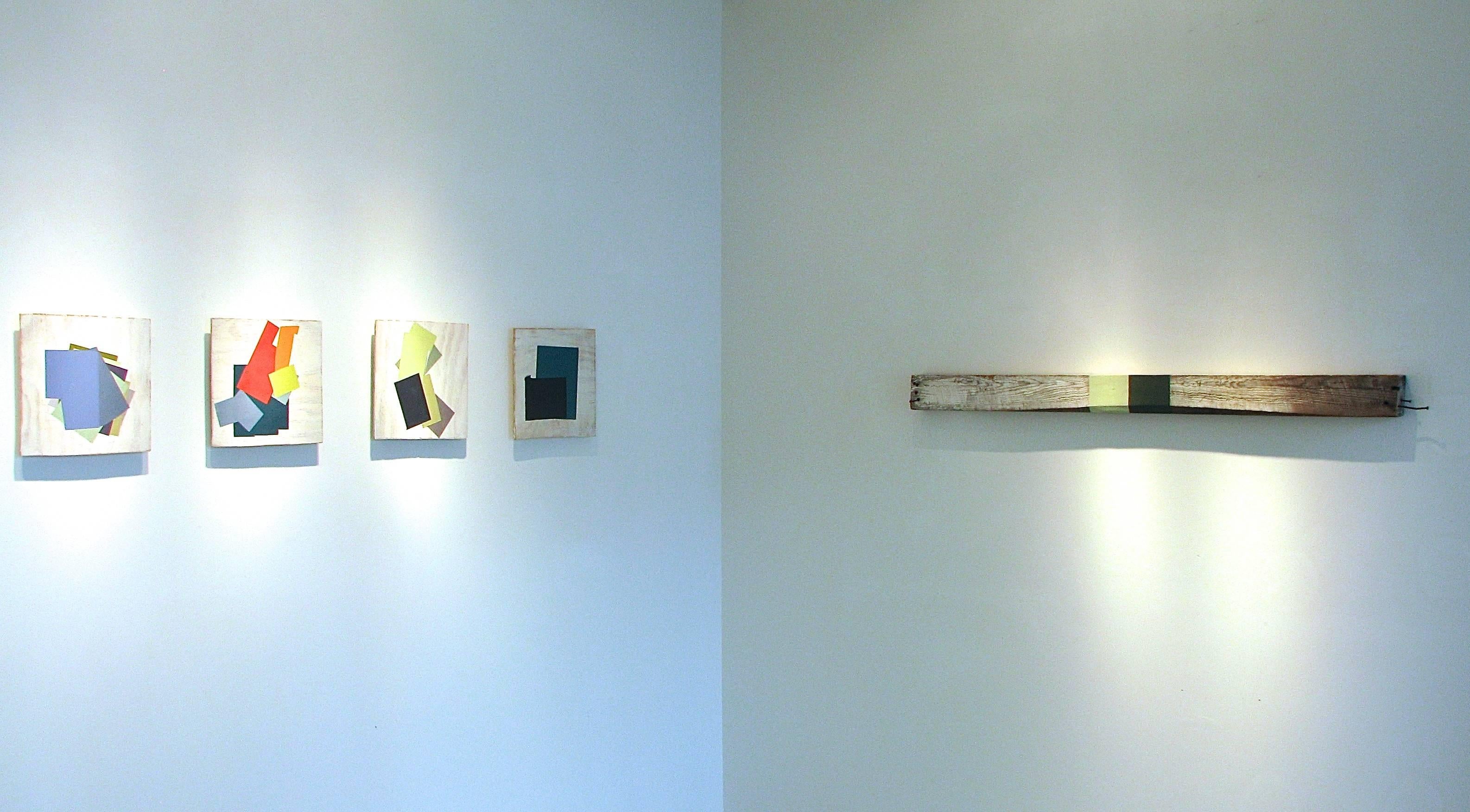 Abstraktes geometrisches Ölgemälde auf Holz, Mischtechnik, Grün-Weiß, Moderne, „Tilt“ – Painting von Jean Feinberg