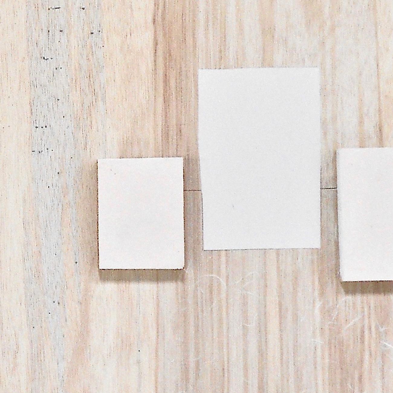 Senza titolo 2 (JF 23) (Pittura astratta)
Lavaggio a gesso, matita e olio su pannello di legno - Senza cornice.

Feinberg lavora con una varietà di tecniche e mezzi, tra cui la pittura, il collage di carta e l'installazione.
Il suo processo si