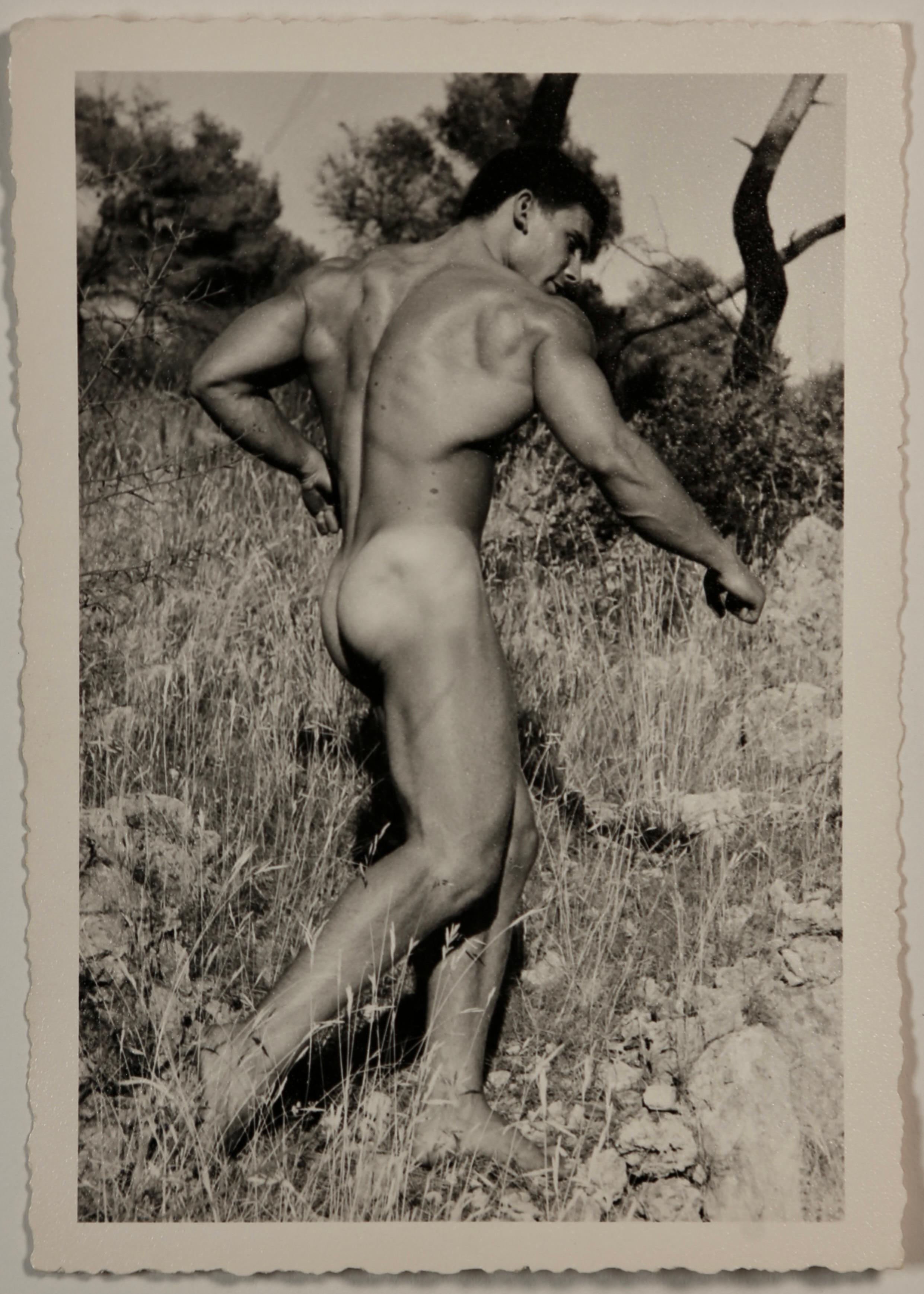 JEAN FERRERO FRENCH PHYSIQUE PHOTOGRAPHER 1960er Jahre Vintage Set & Original Bücherregale – Photograph von Jean Ferrero