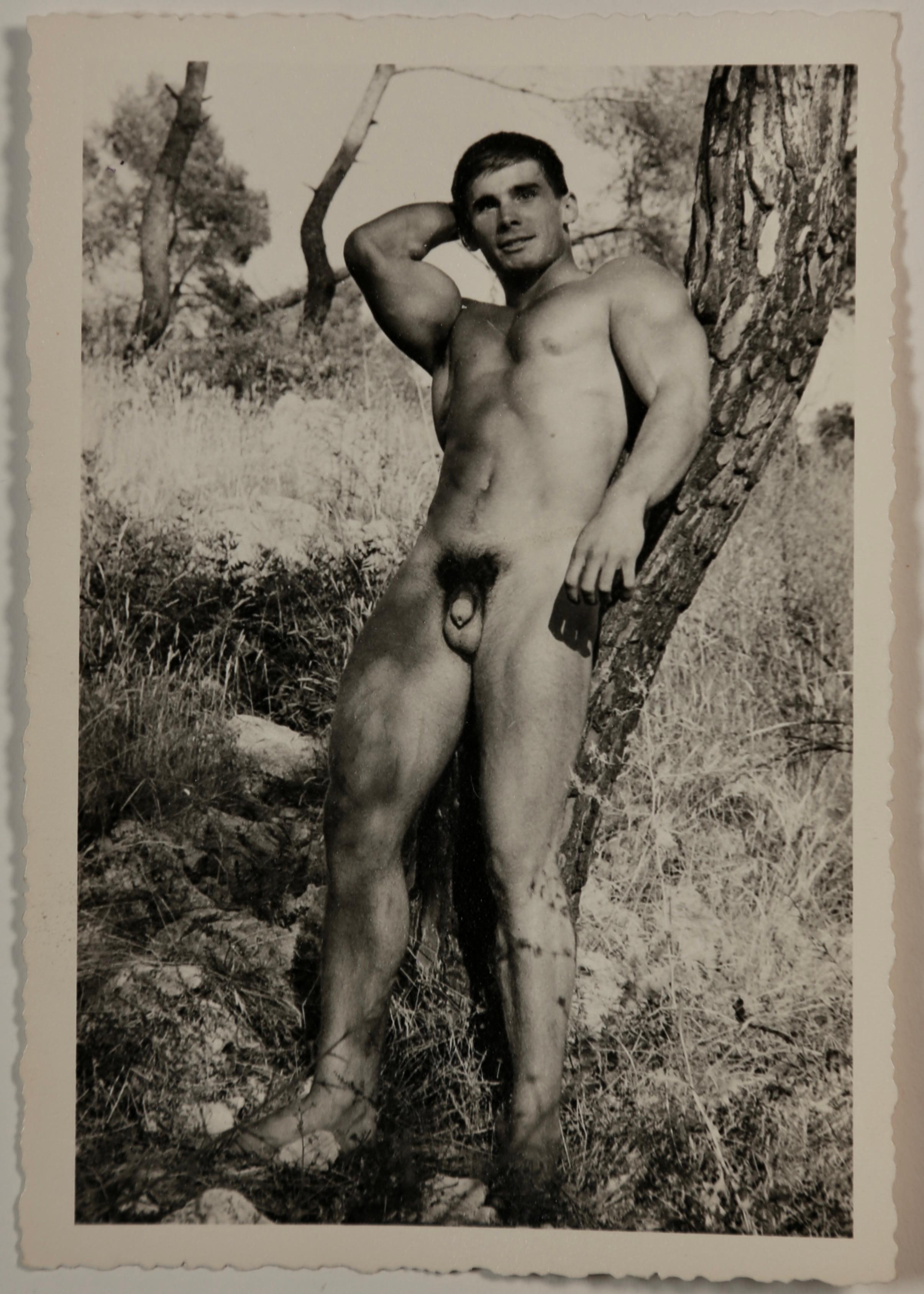 JEAN FERRERO FRENCH PHYSIQUE PHOTOGRAPHER 1960er Jahre Vintage Set & Original Bücherregale (Braun), Nude Photograph, von Jean Ferrero