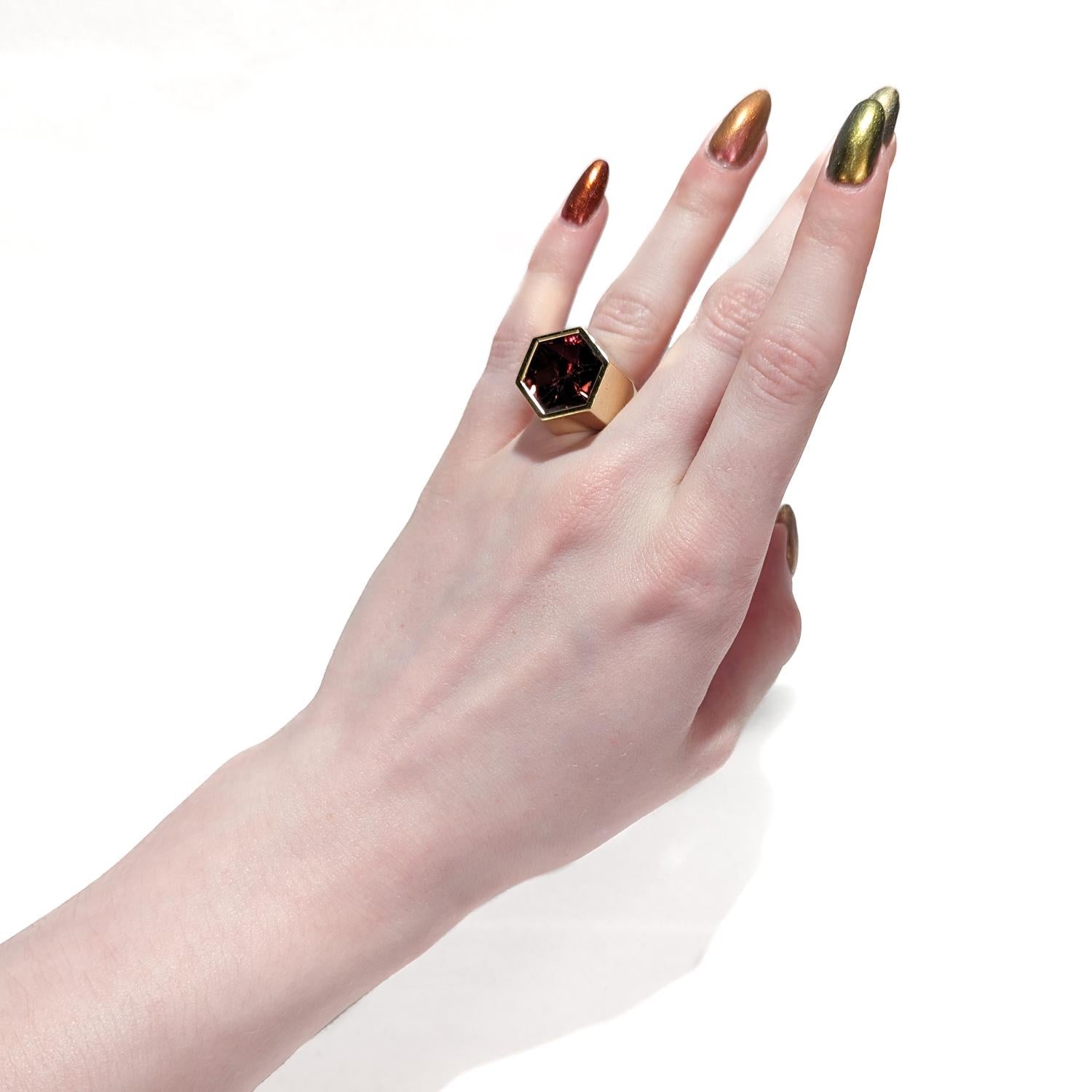 Jean Francois Albert Cocktail-Ring, 18 Karat Gold & rosa Turmalin im Fancy-Schliff (Moderne)