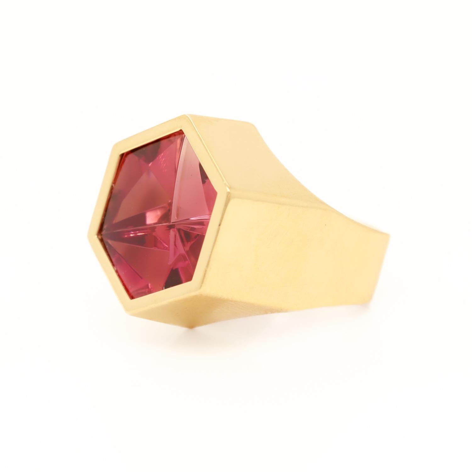 Jean Francois Albert Cocktail-Ring, 18 Karat Gold & rosa Turmalin im Fancy-Schliff im Zustand „Gut“ in Philadelphia, PA