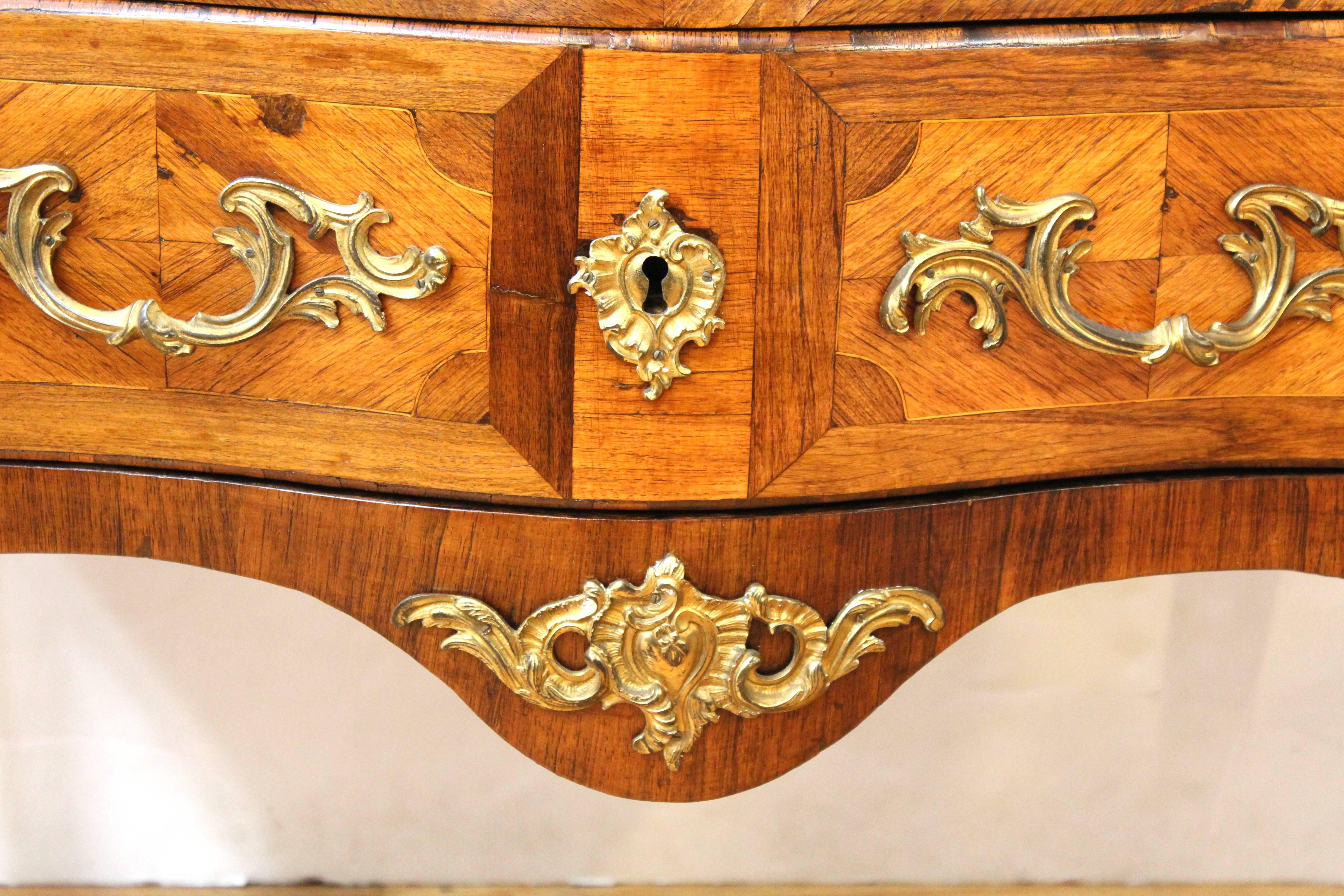 Jean-Francois Coulon French Louis XV Bombe Commode with Marble Top In Good Condition For Sale In New York, NY