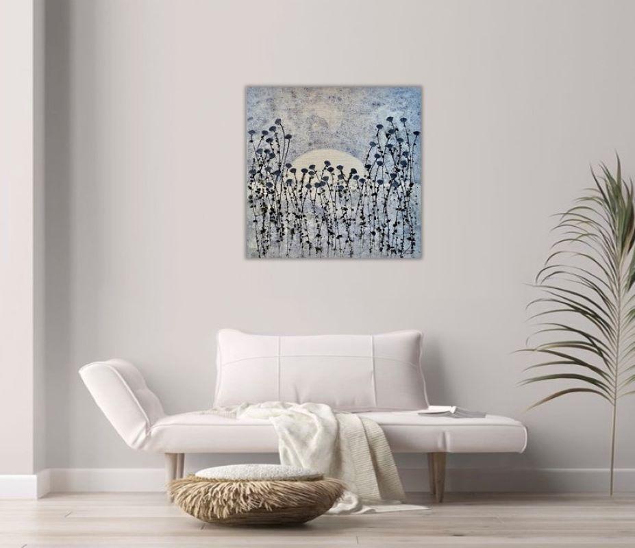„Serenity“ 80x80cm Gemälde, Acrylfarbe auf Leinwand, blaue Blumen, Natur, Sonnenuntergang  im Angebot 2