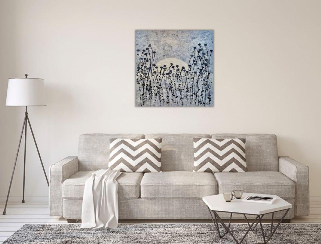 „Serenity“ 80x80cm Gemälde, Acrylfarbe auf Leinwand, blaue Blumen, Natur, Sonnenuntergang  im Angebot 4