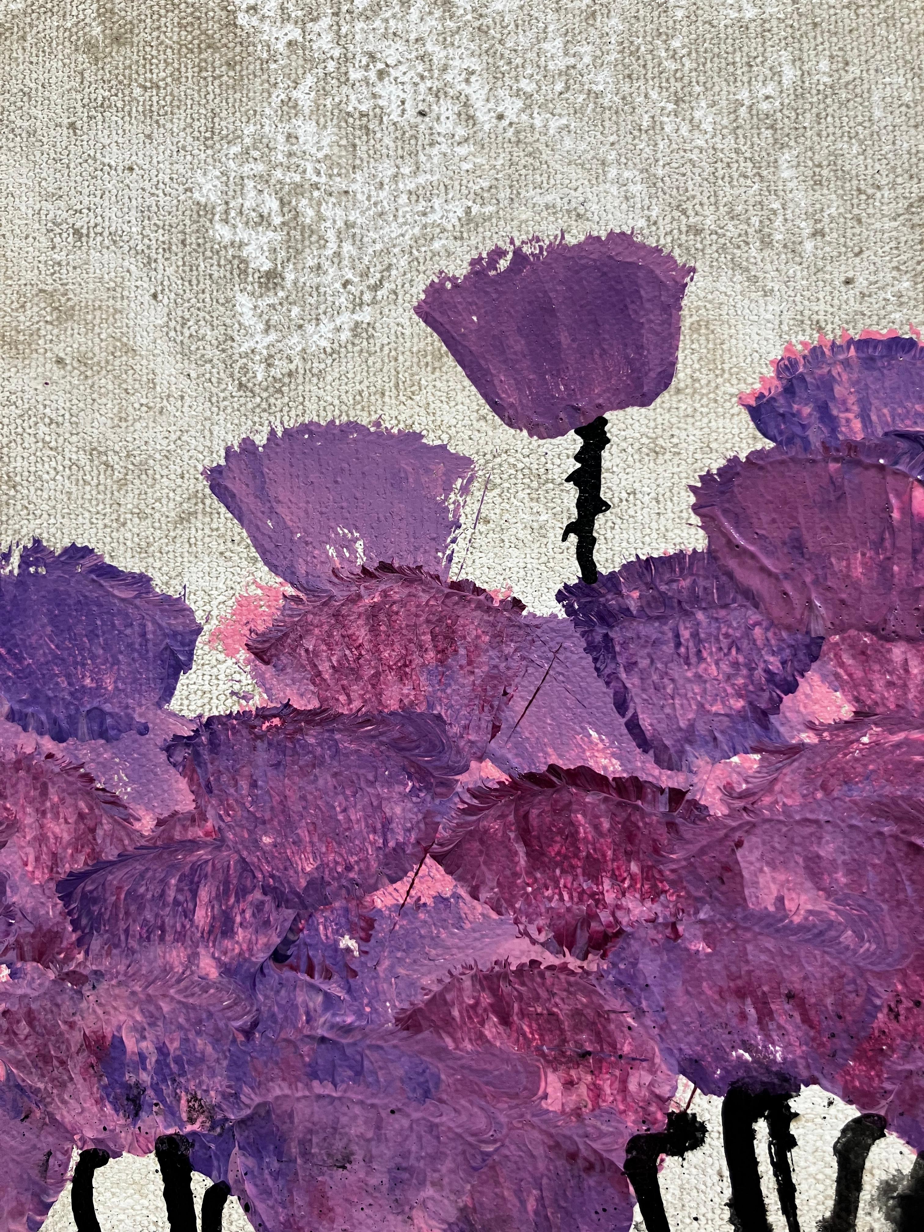 ''Untitled 22'' Peinture contemporaine en techniques mixtes avec fleurs violettes sur beige - Gris Figurative Painting par Jean-François Debongnie