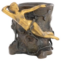 Jarrón escultural de Jean Garnier en bronce patinado