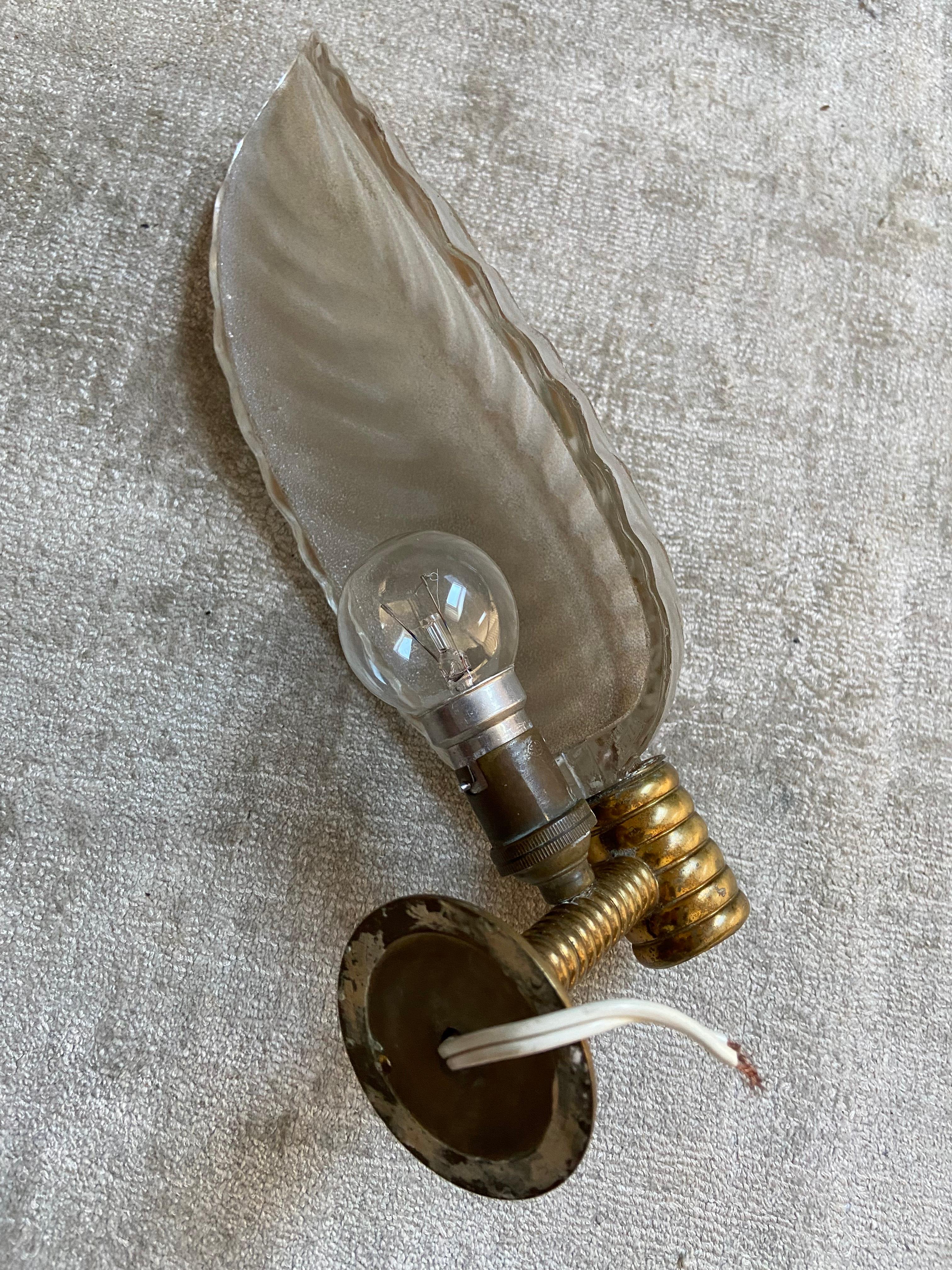 Jean Gauthier EZAN & Henri Petitot Art Deco Frosted Glass Leaf Sconce, 1930's For Sale 3