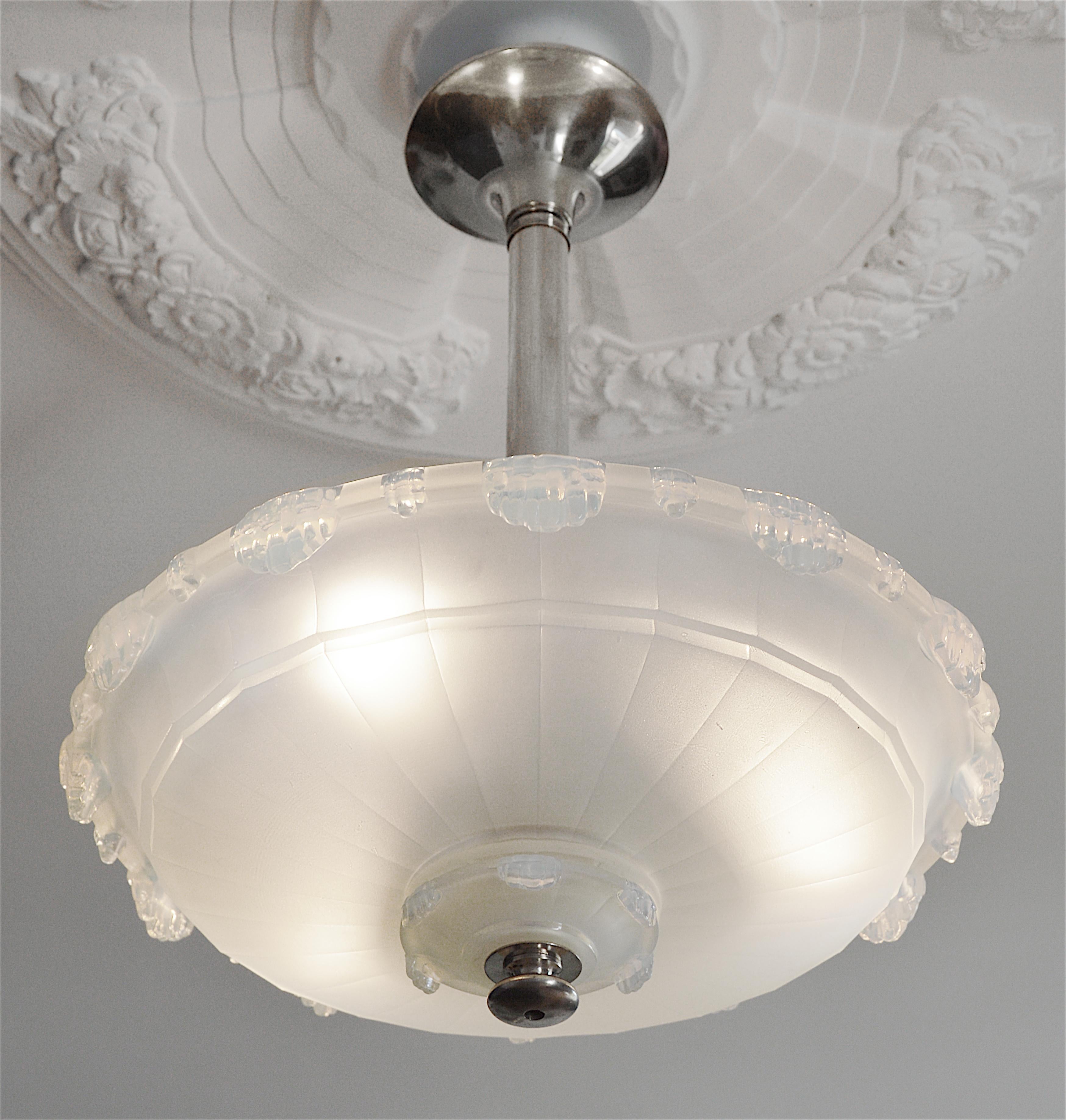 Jean Gauthier Rare Art Deco Modernist Opalescent Pendant Chandelier, 1920 In Good Condition For Sale In Saint-Amans-des-Cots, FR
