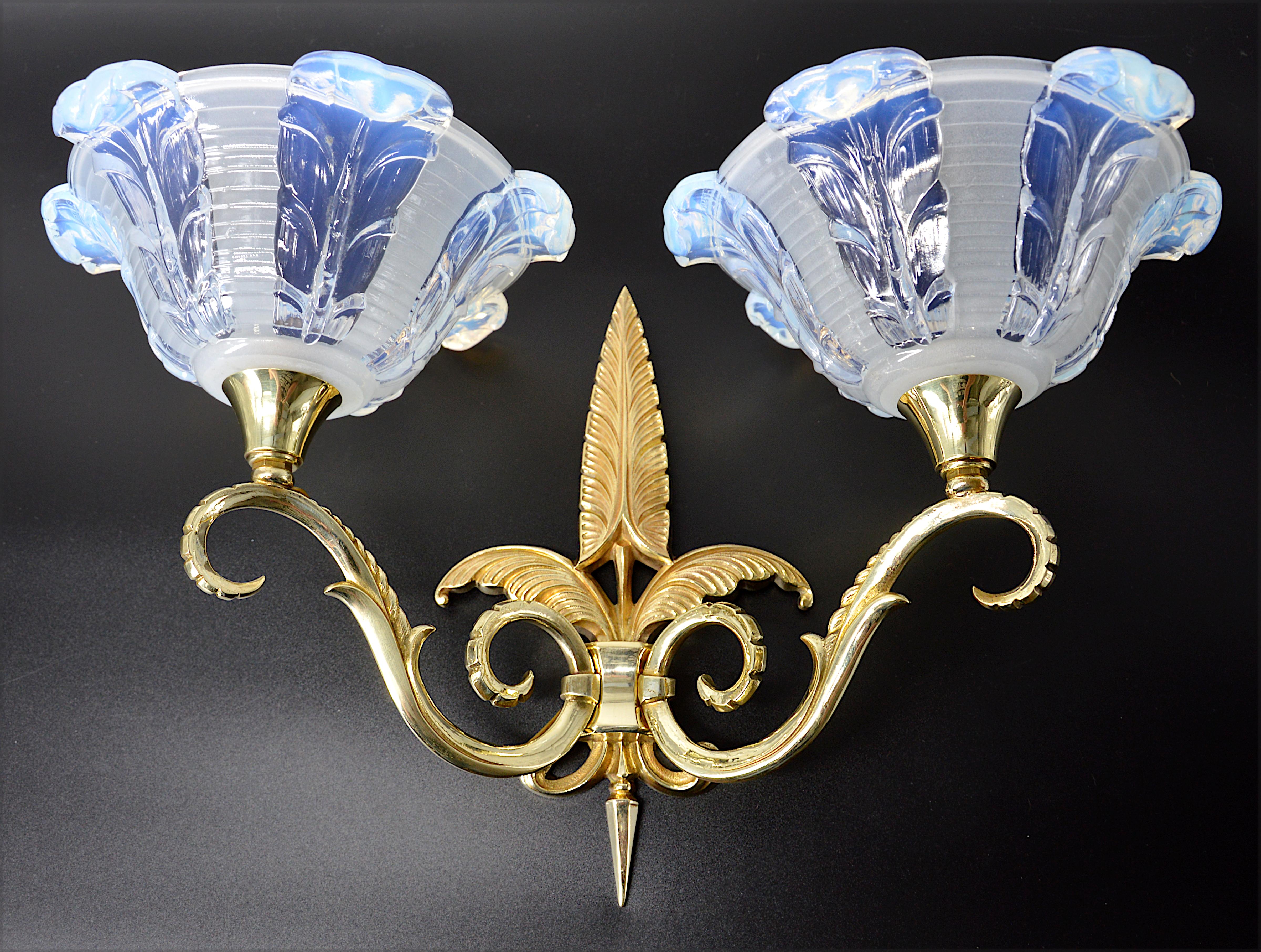 Pareja de apliques dobles franceses Art Déco Jean Gauthier, 1920 Francés en venta