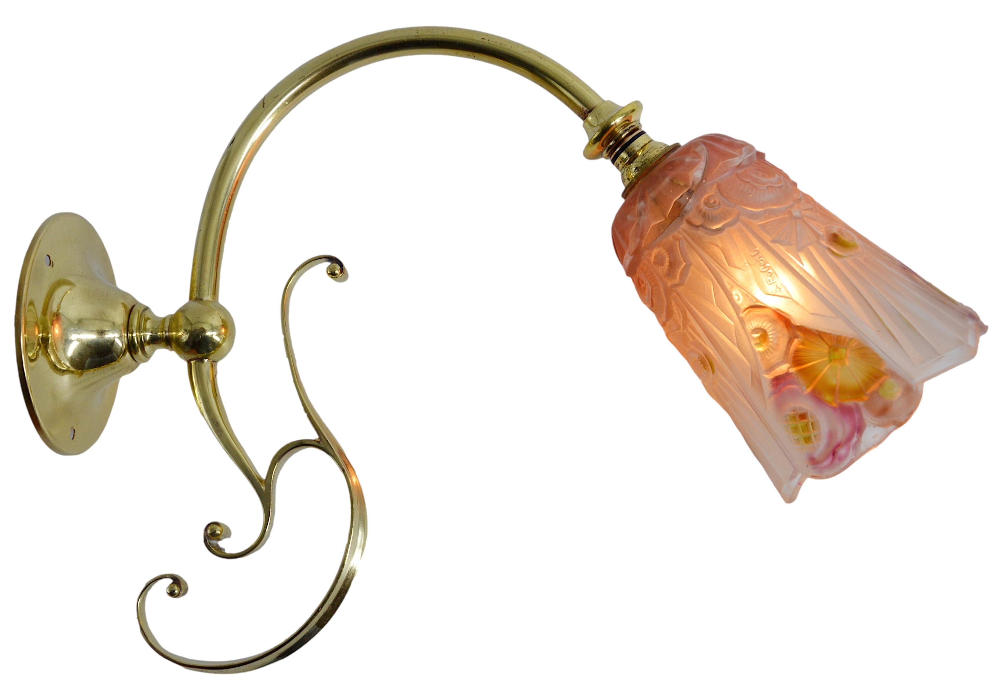 Jean Gauthier Coppia di lampade da parete smaltate in stile Art Déco francese, 1920 In condizioni ottime in vendita a Saint-Amans-des-Cots, FR