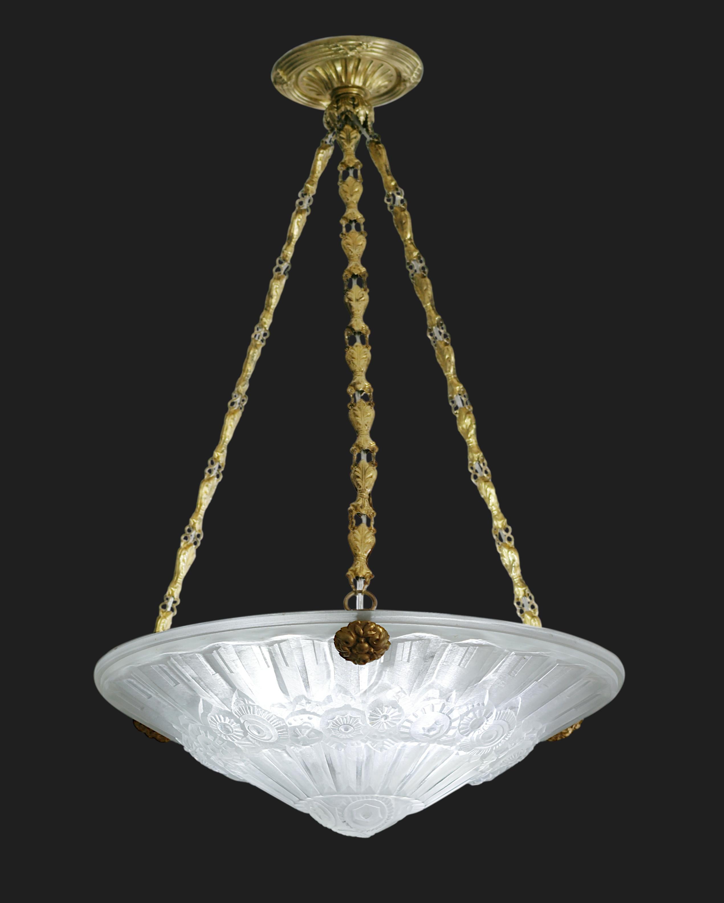 French Art Deco pendant chandelier by Jean Gauthier (Paris), France, late 1920s. Floral decor. Frosted molded glass shade hung at its stamped brass frame. Same period as Lalique, Sabino, Etling. Measures: height: 21.7