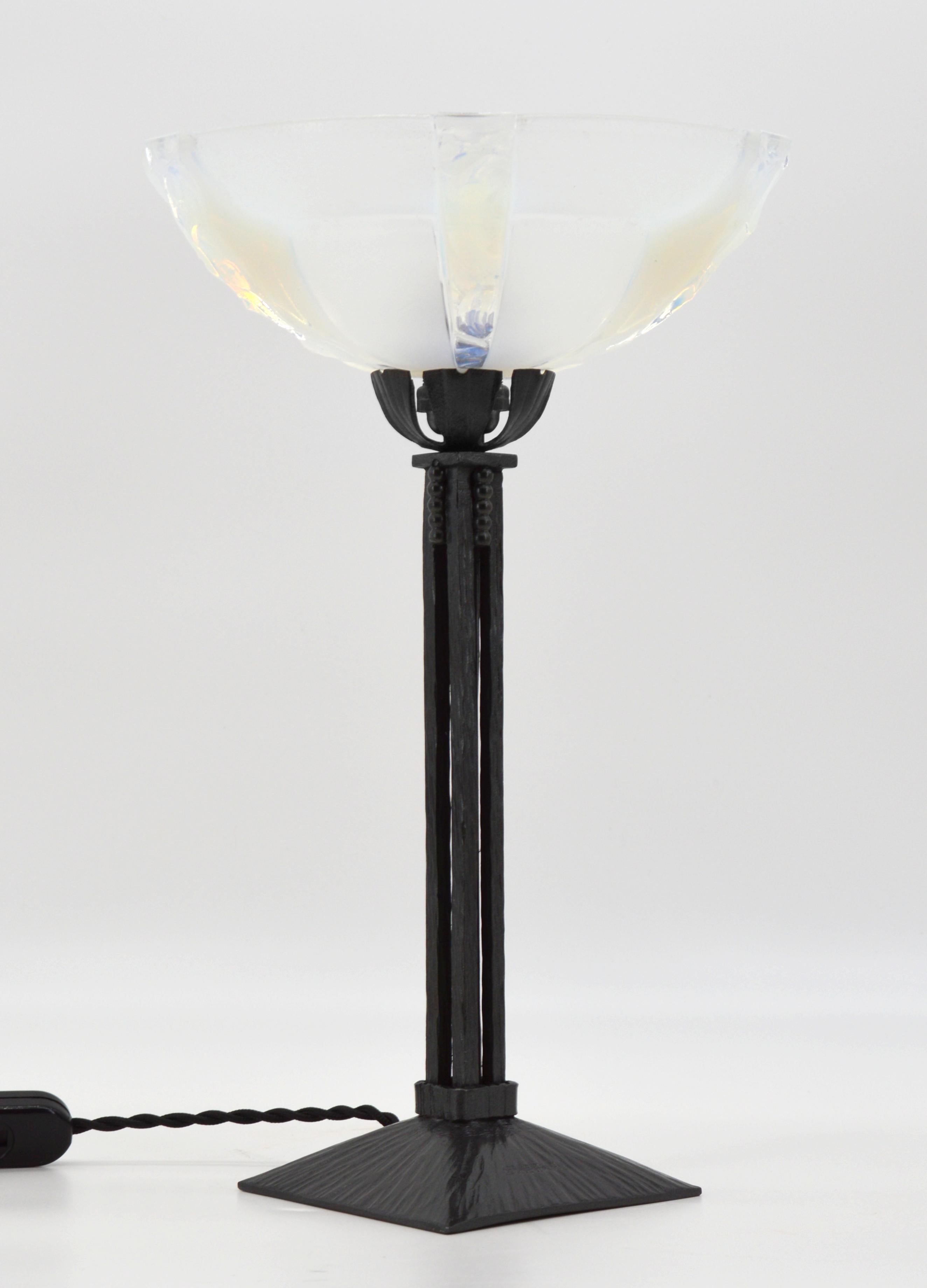French Art Deco table lamp by Jean Gauthier (Paris), France, 1920s. Thick opalescent semi-crystal shade with an Art Deco pattern. Depending on the exposure to light, opalescent blue predominates slightly. Wrought iron base by Le Fer Forge (Lyon).