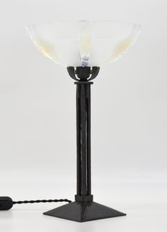 Lampada da tavolo opalescente Art Deco di Jean Gauthier & Le Fer Forgé, 1920