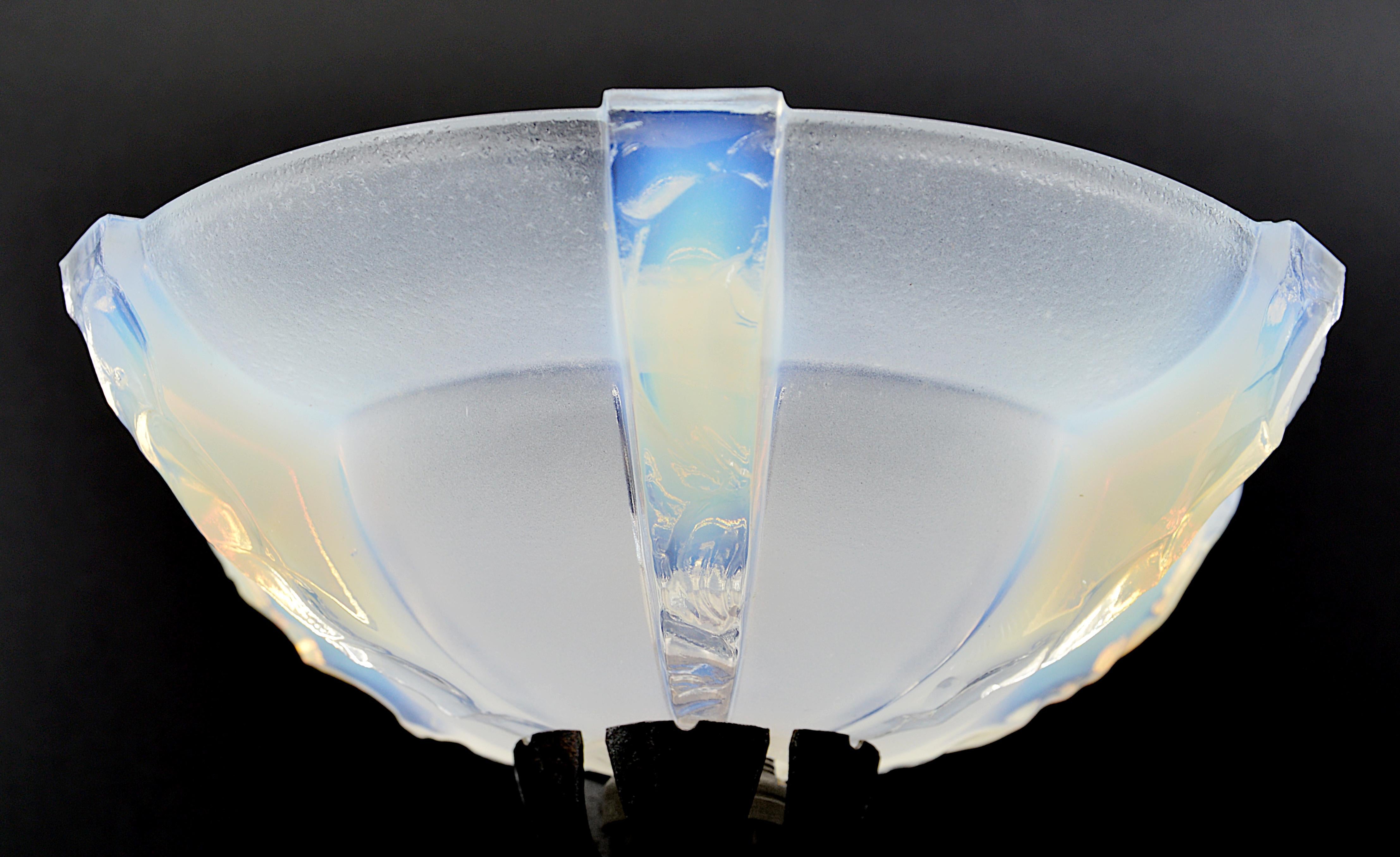 French Art Deco table lamp by Jean Gauthier (Paris), France, 1930s. Thick opalescent semi-crystal shade with an Art Deco pattern. Depending on the exposure to light, opalescent blue predominates slightly. Wrought iron base by Le Fer Forge (Lyon).