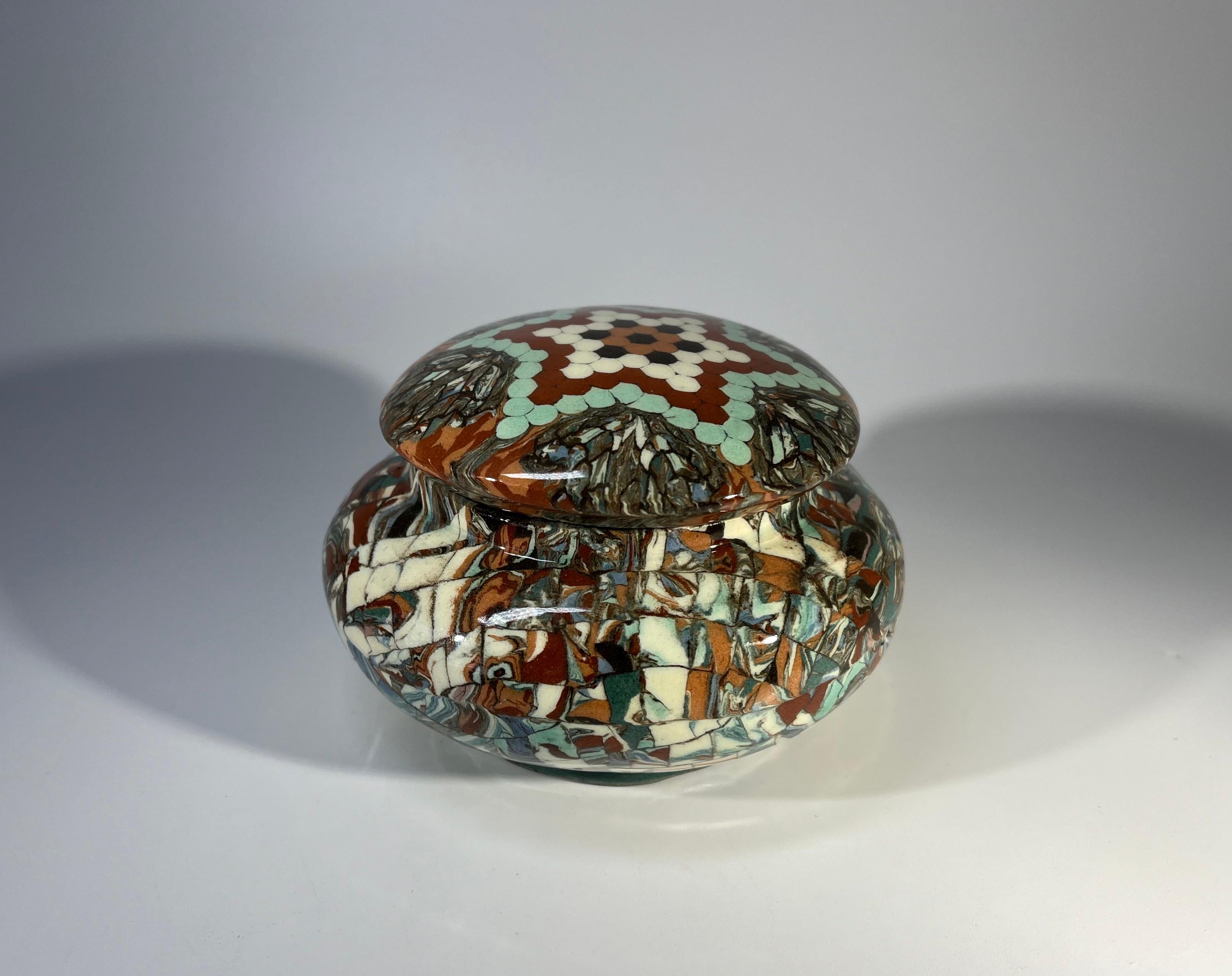 Jean Gerbino For Vallauris, France, Pot à couvercle en céramique émaillée Sage Mosaic 1960's Excellent état - En vente à Rothley, Leicestershire