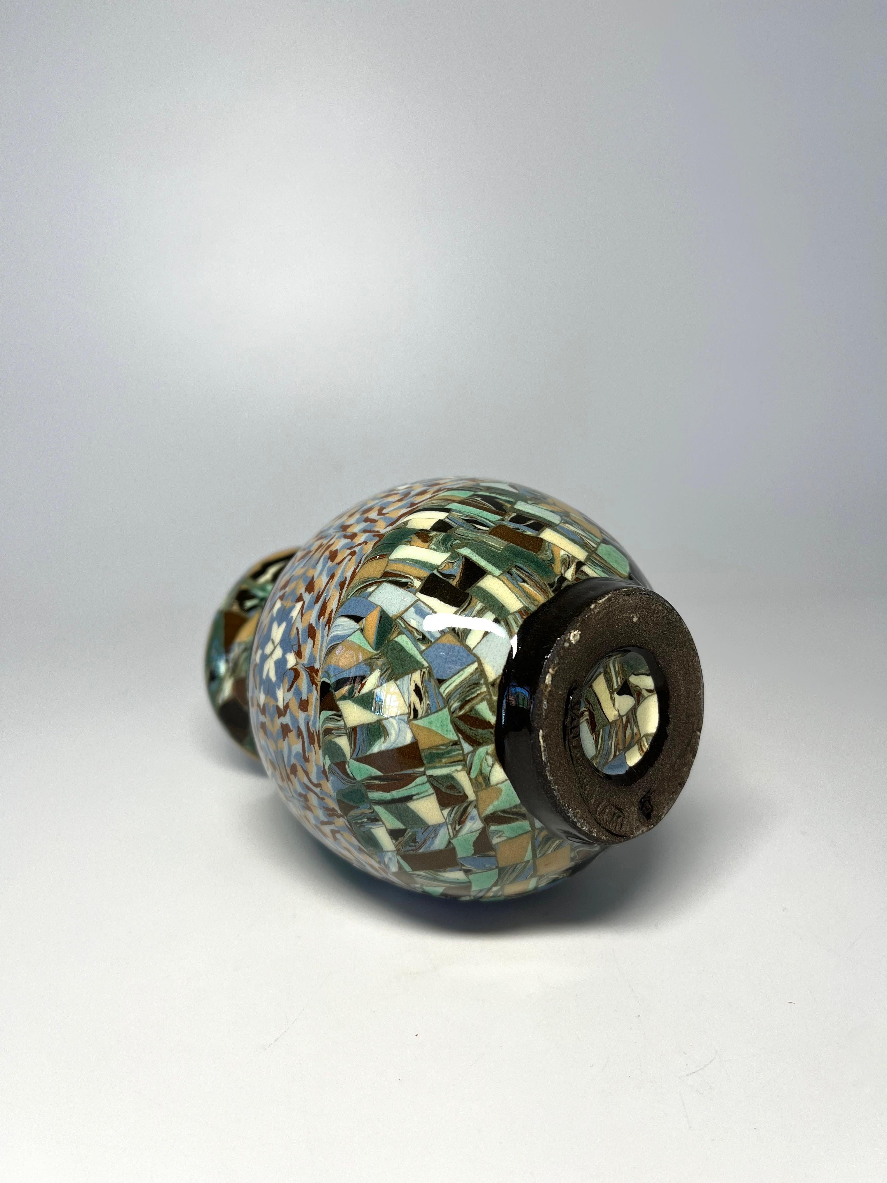Jean Gerbino, Vallauris, France, Vase en céramique en forme de mosaïque Vase à motif de flocon de neige Excellent état - En vente à Rothley, Leicestershire