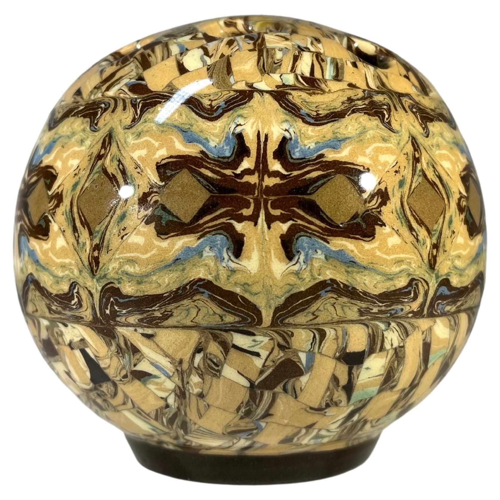 Jean Gerbino, Vallauris, Frankreich, Keramik Neriage Posy Potpourri Vase Mocha-Ton in Mocha-Tönen im Angebot