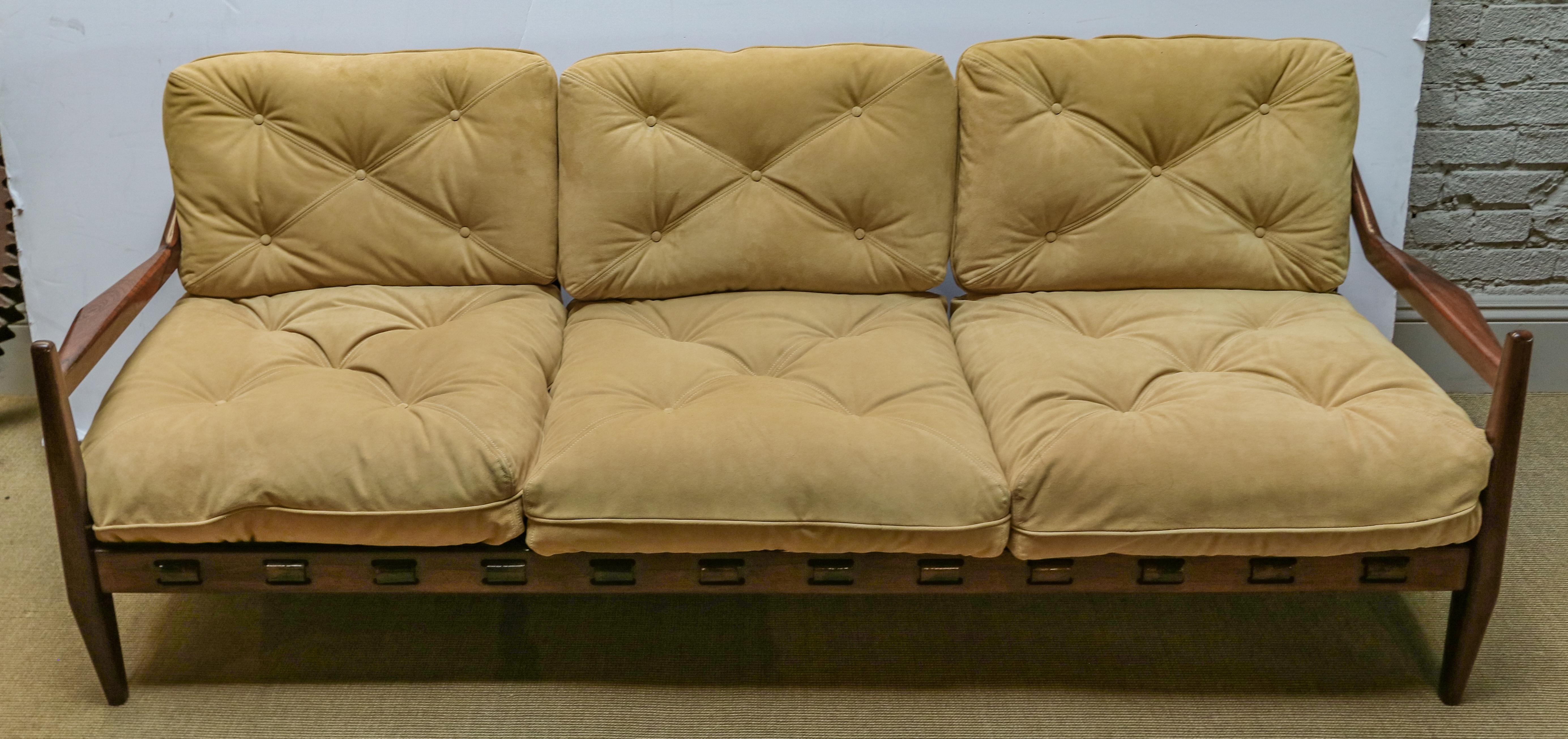 Jean Gillon 1960s Brazilian Jacaranda Wood Three-Seat Sofa in Tan Suede For Sale 2