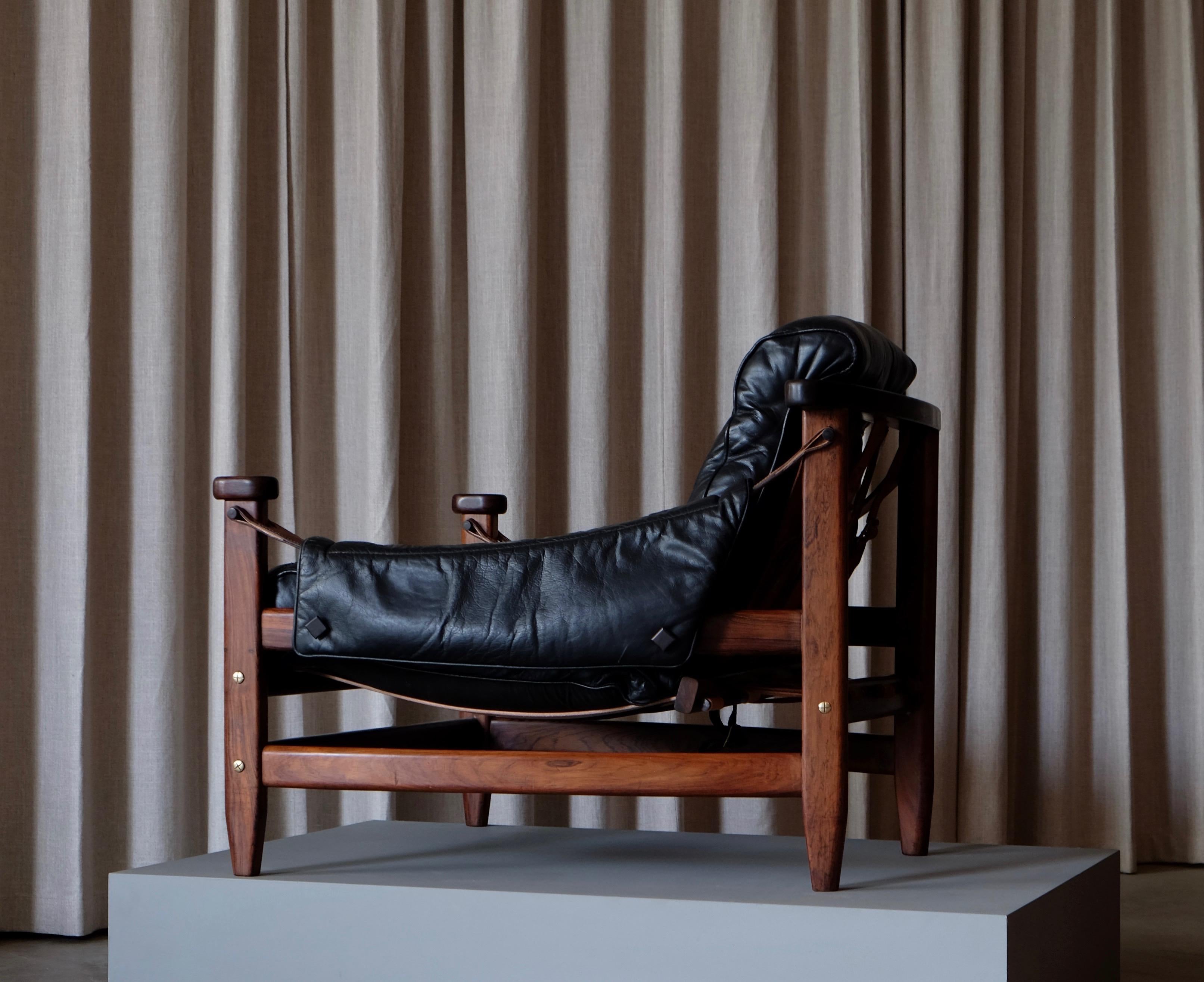 Produced in the 1960s by Wood Art Brazil. Rosewood and original black leather. 
 

Jean Gillon (1919–2007) was born in Lasi, Romania. In 1956, already possessing a consistent portfolio, he moved to São Paulo, where he developed simultaneous