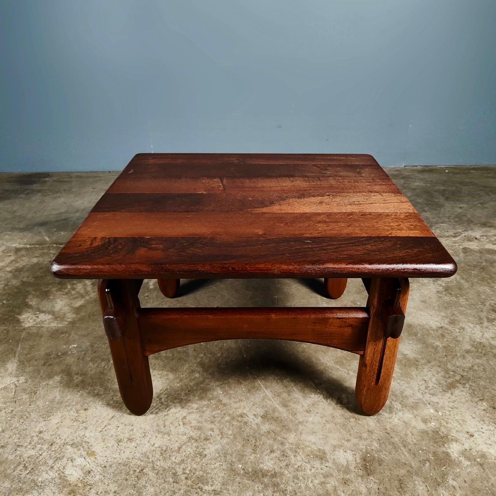 Jean Gillon pour Probel fauteuil de salon et table basse/table d'appoint brésilien en cuir jaune 5