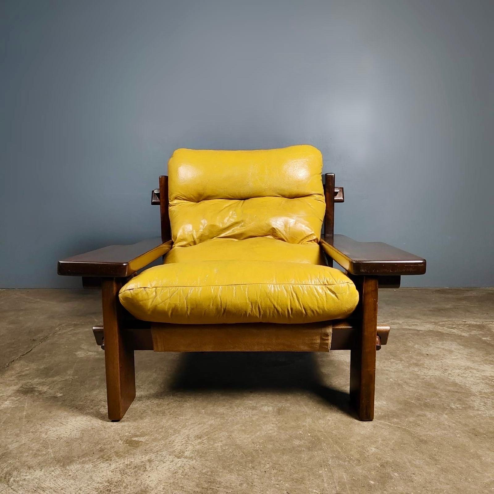 Mid-Century Modern Jean Gillon pour Probel fauteuil de salon et table basse/table d'appoint brésilien en cuir jaune
