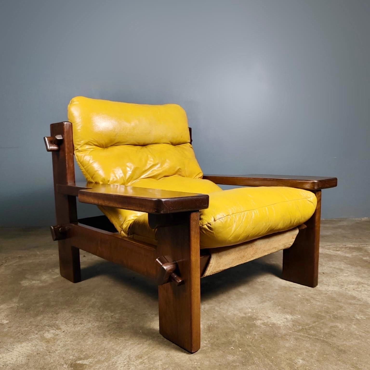 Brésilien Jean Gillon pour Probel fauteuil de salon et table basse/table d'appoint brésilien en cuir jaune