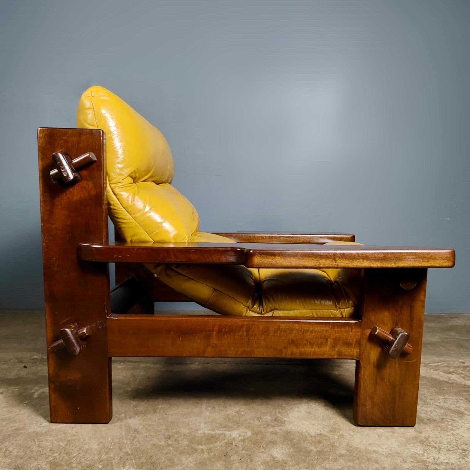 Milieu du XXe siècle Jean Gillon pour Probel fauteuil de salon et table basse/table d'appoint brésilien en cuir jaune