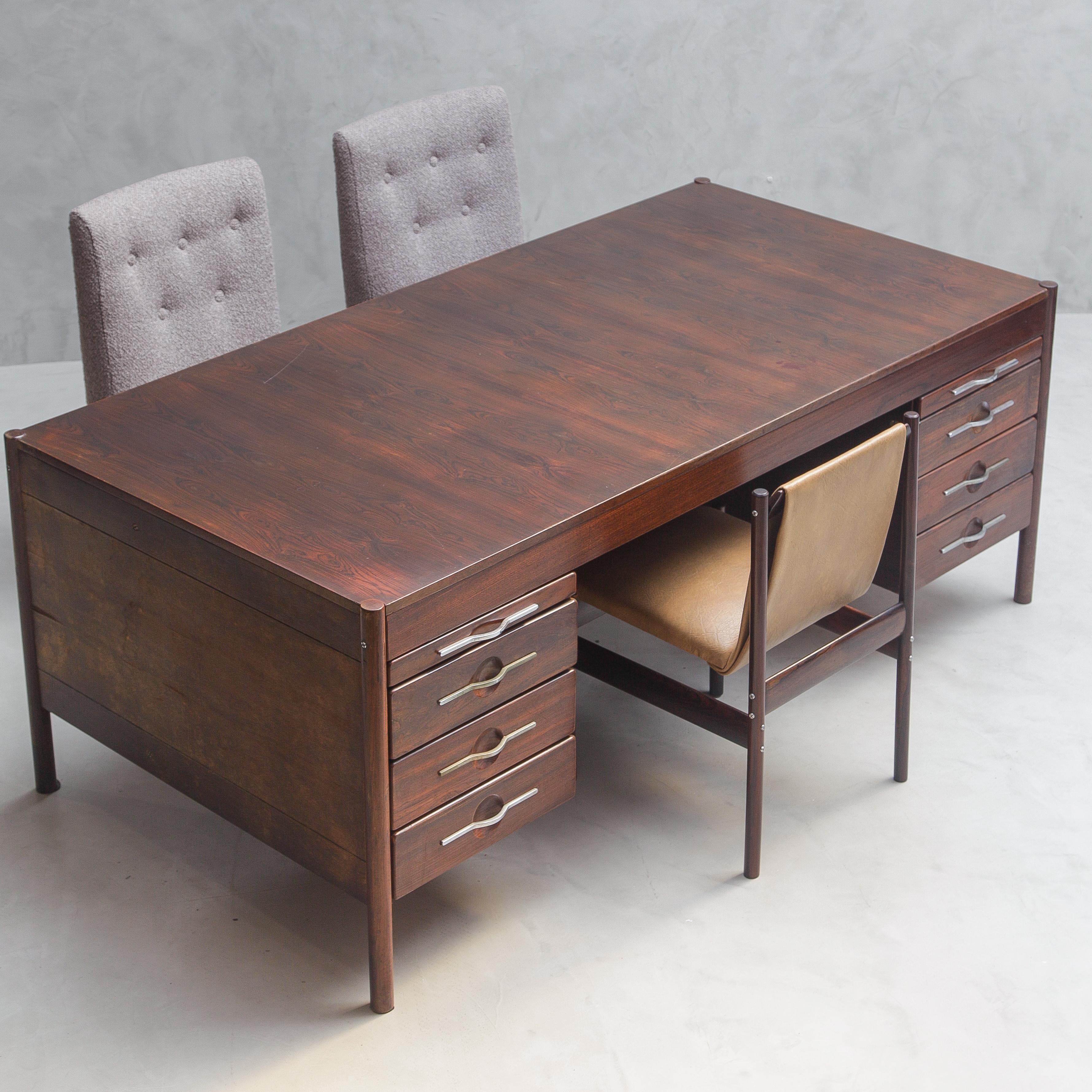 Jean Gillon - Italma - 1960er Jahre Chefschreibtisch aus Palisanderholz mit 6 Schubladen im Angebot 3