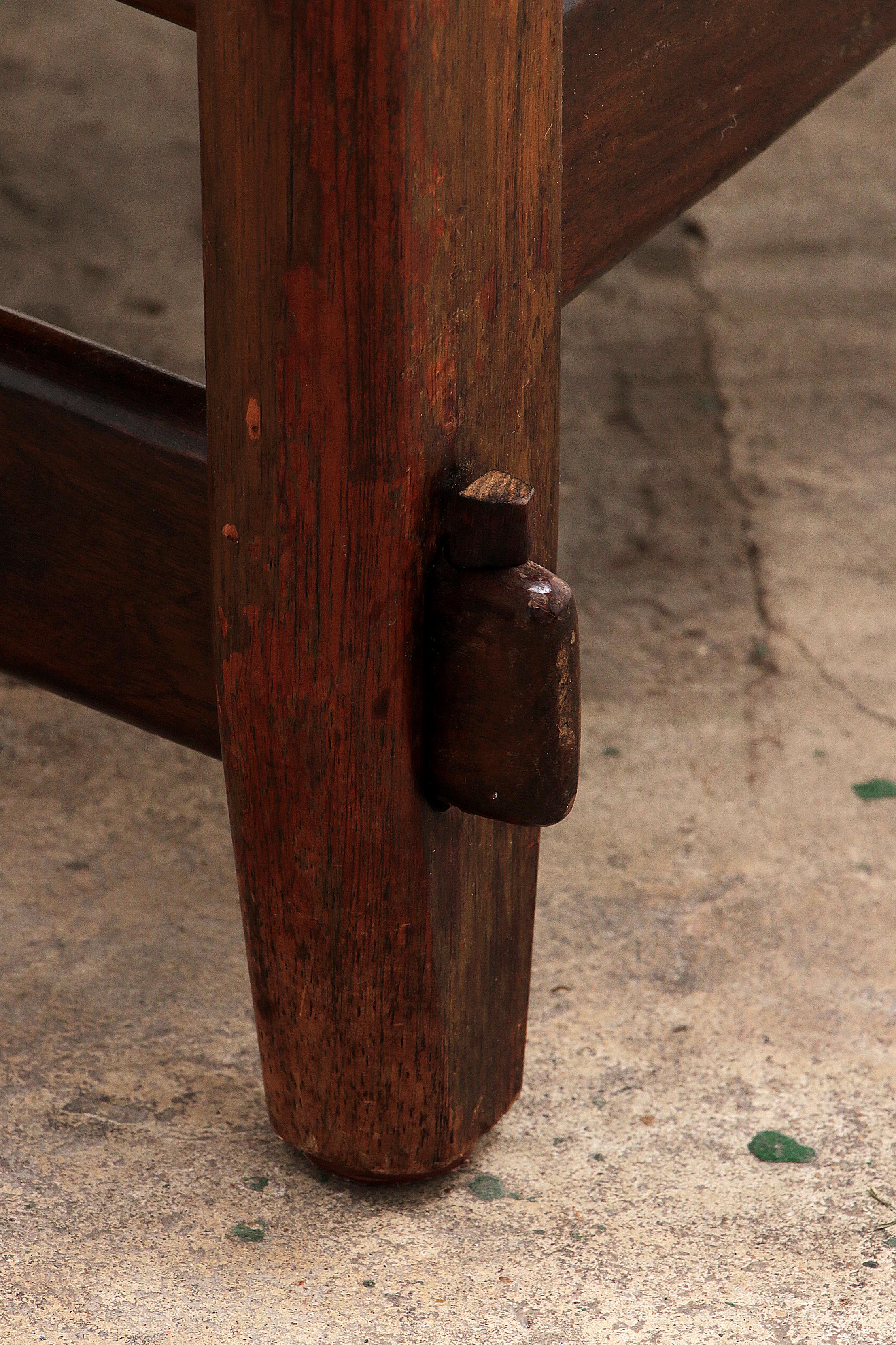 Chaise longue et pouf Jangada de Jean Gillon en bois tropical et cuir. 4