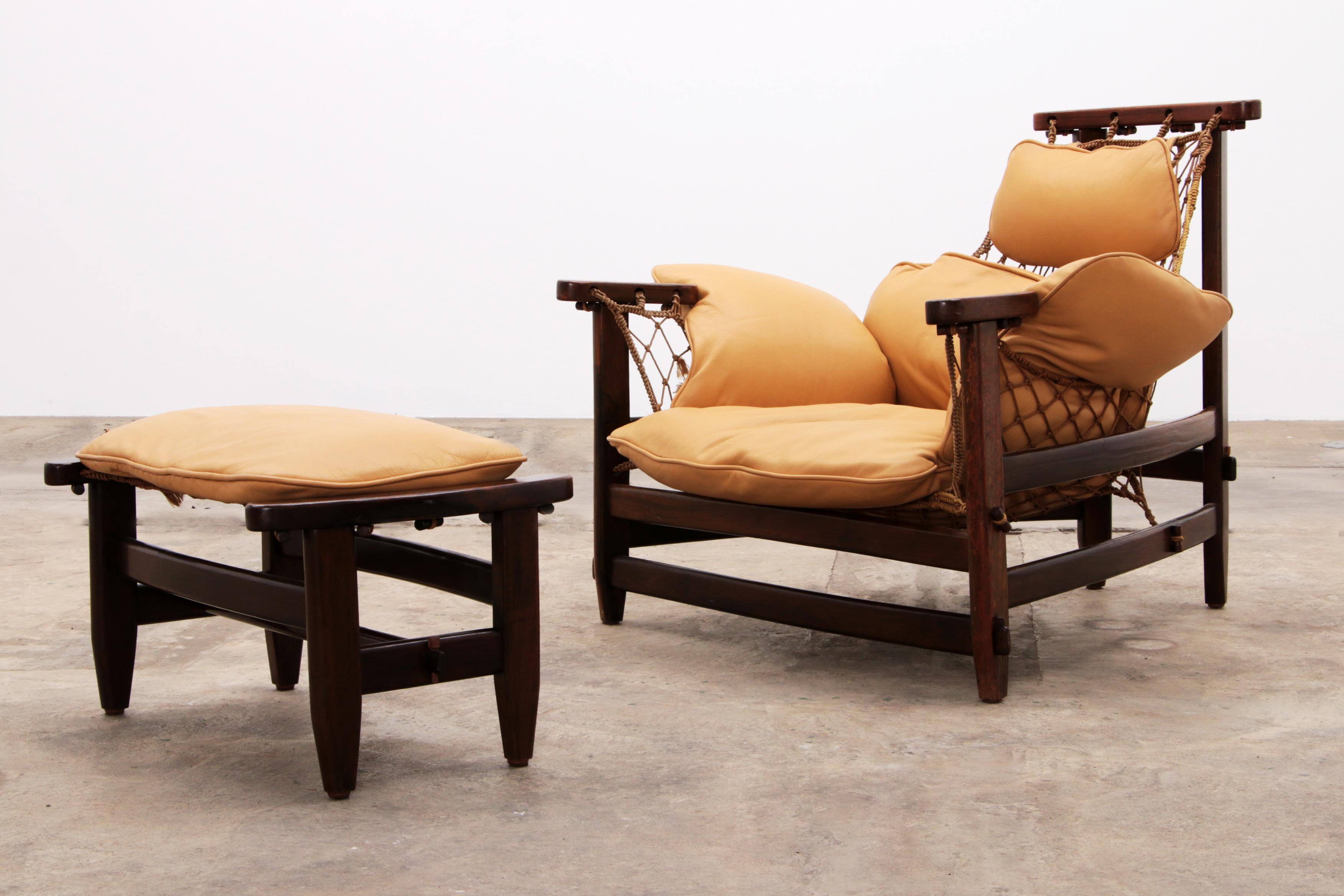 Chaise longue et pouf Jangada de Jean Gillon en bois tropical et cuir. 2
