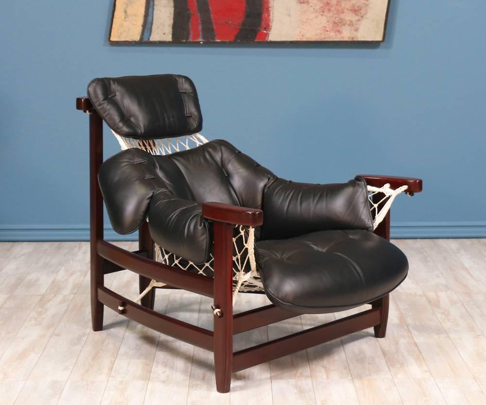 Mid-Century Modern “Jangada” lounge chair designed by Jean Gillon for Italma Wood Art in the United States in 1968. Inspired by his trips to Bahia, his designs are representative of Brazilian modernism. The “Jaganda” chair, crafted with dark