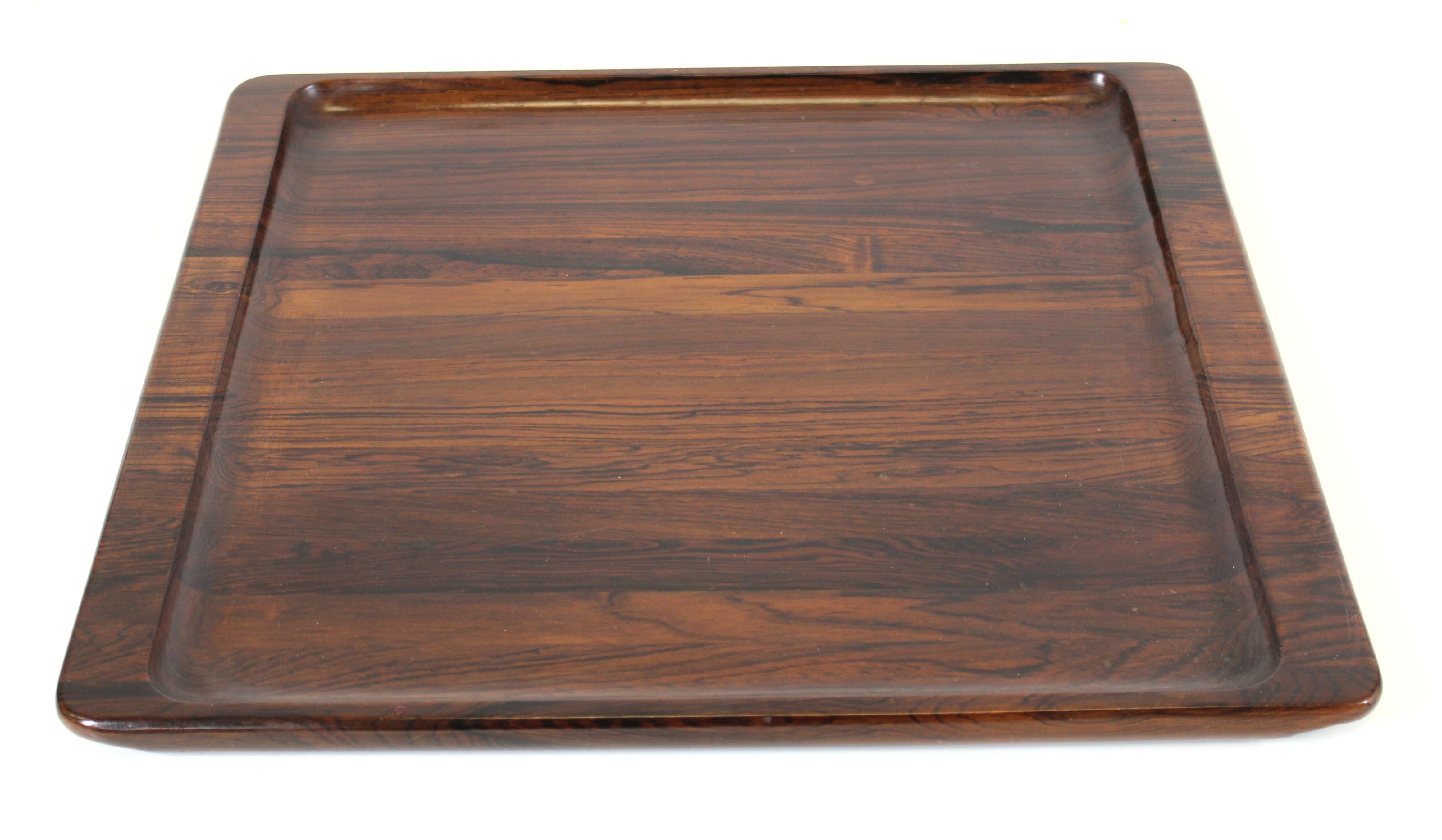 Jean Gillon Mid-Century Modern serving tray in carved Brazilian Jacaranda wood, circa 1960s. Original makers label on the back. In great vintage condition.