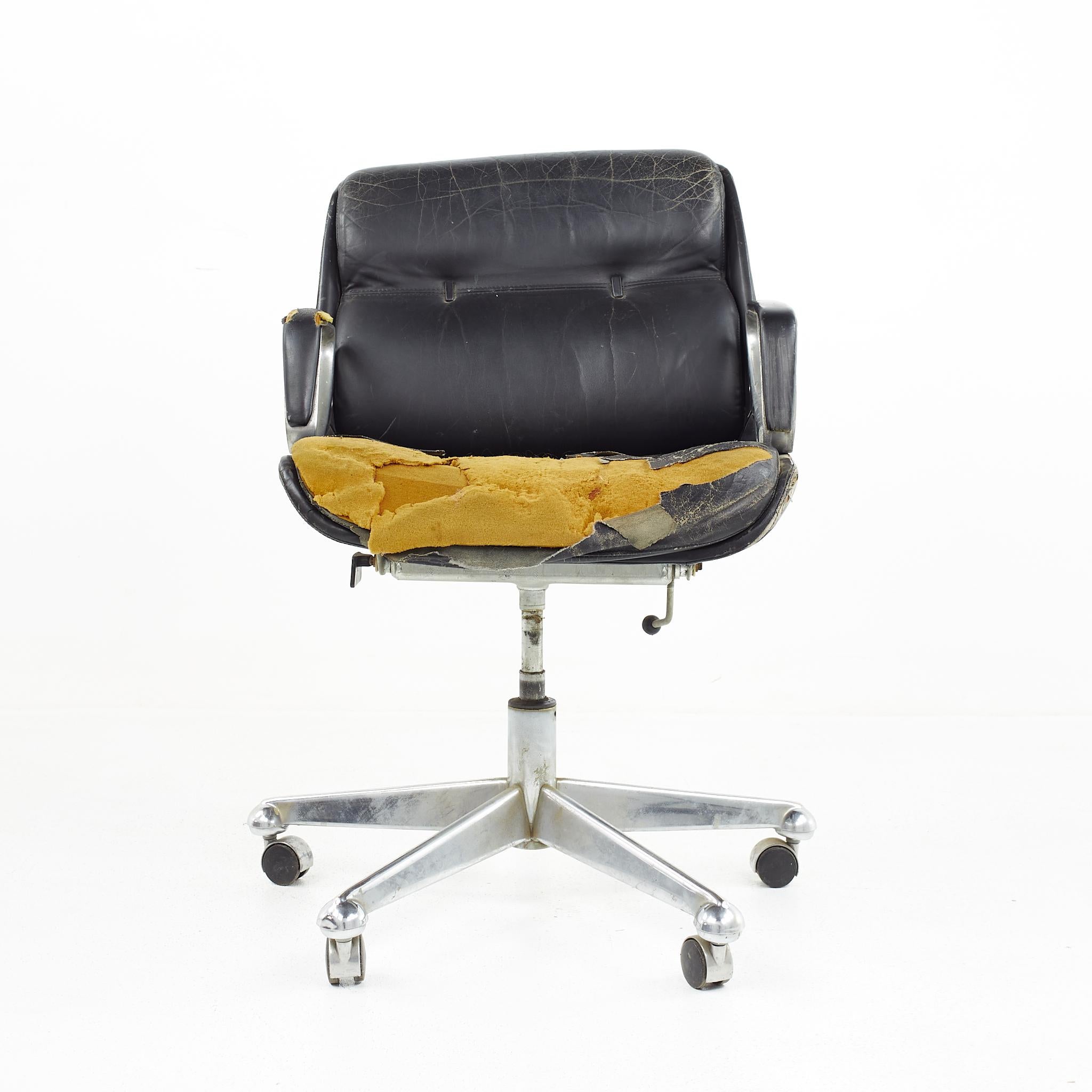 Jean Gillon mid century desk chair

The chair measures: 23 wide x 26.25 deep x 35 high, with a seat height of 22.25 inches and arm height/chair clearance of 27.5 inches

Ready for new upholstery. This service is available for an additional