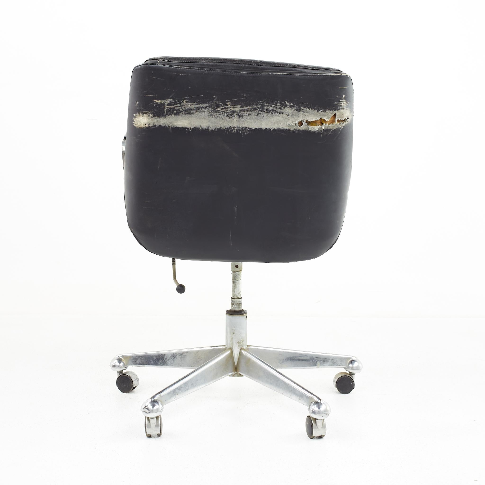 Jean Gillon Mid Century Desk Chair In Good Condition For Sale In Countryside, IL