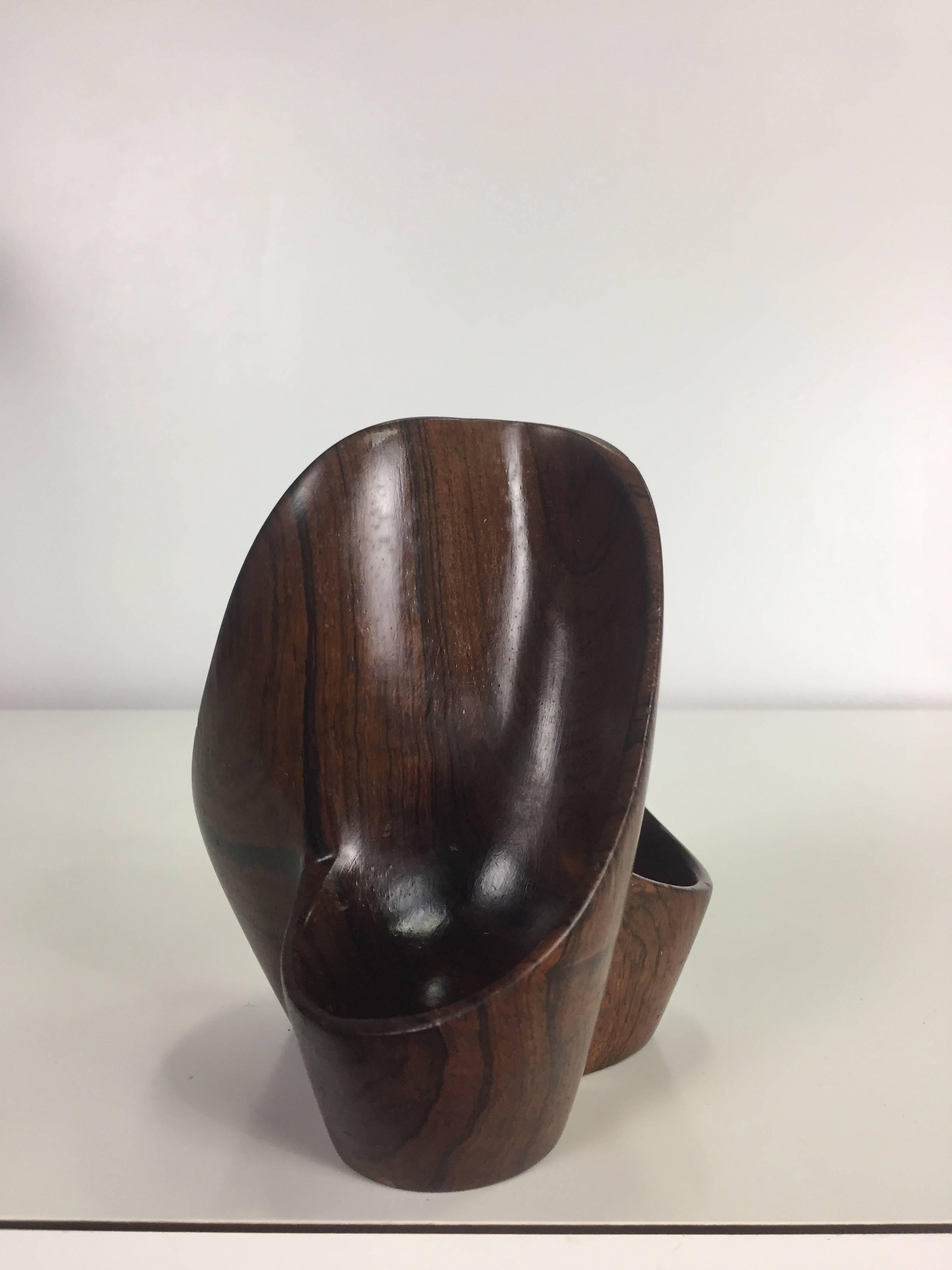A lovely Mid-Century Modern Jacaranda wood pipe rest Stand designed by Jean Gillon for Italma, Brazil. The Italma wood art sticker is still on the base. It's in a good, used condition with minor surface scratches/marks commensurate with use.