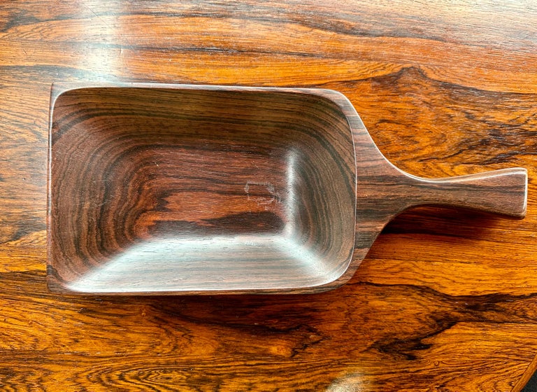 Jean Gillon. Plateau modele 109, c. 1960. Wood Art. For Sale at