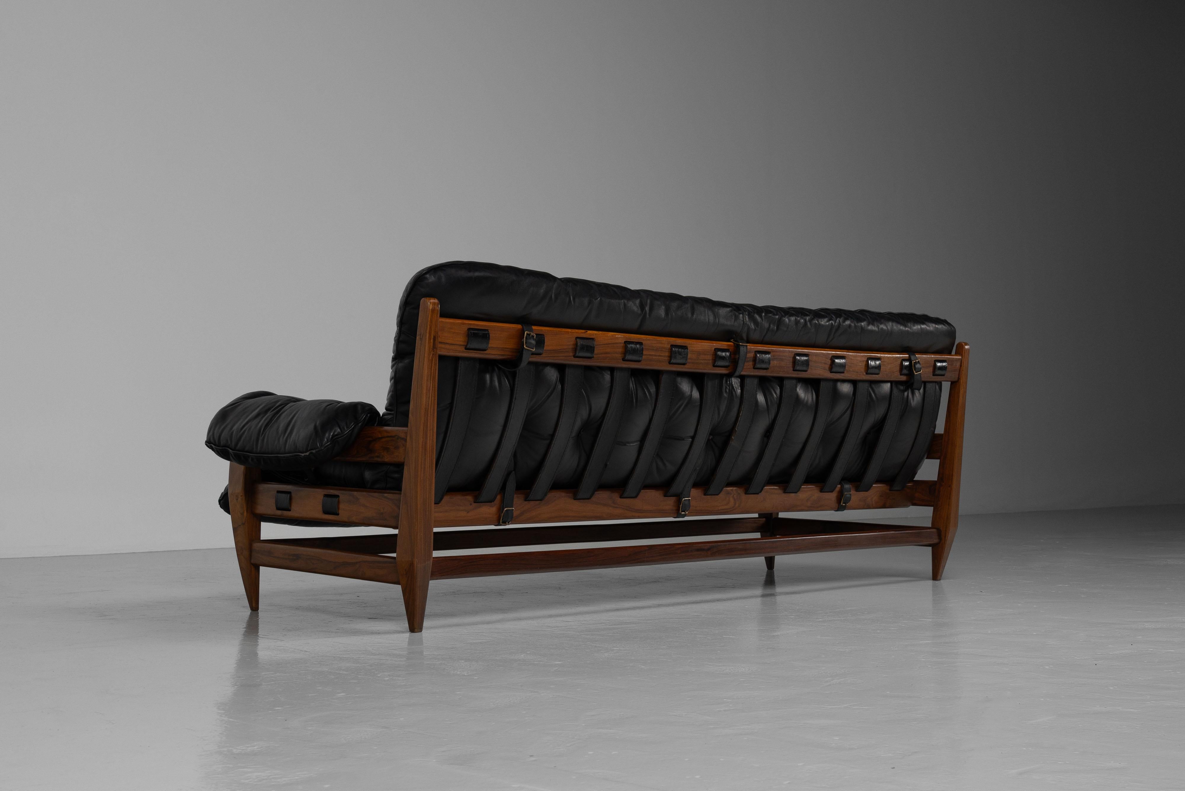 Jean Gillon Rodeio sofa Italma Woodart Brazil 1965 5